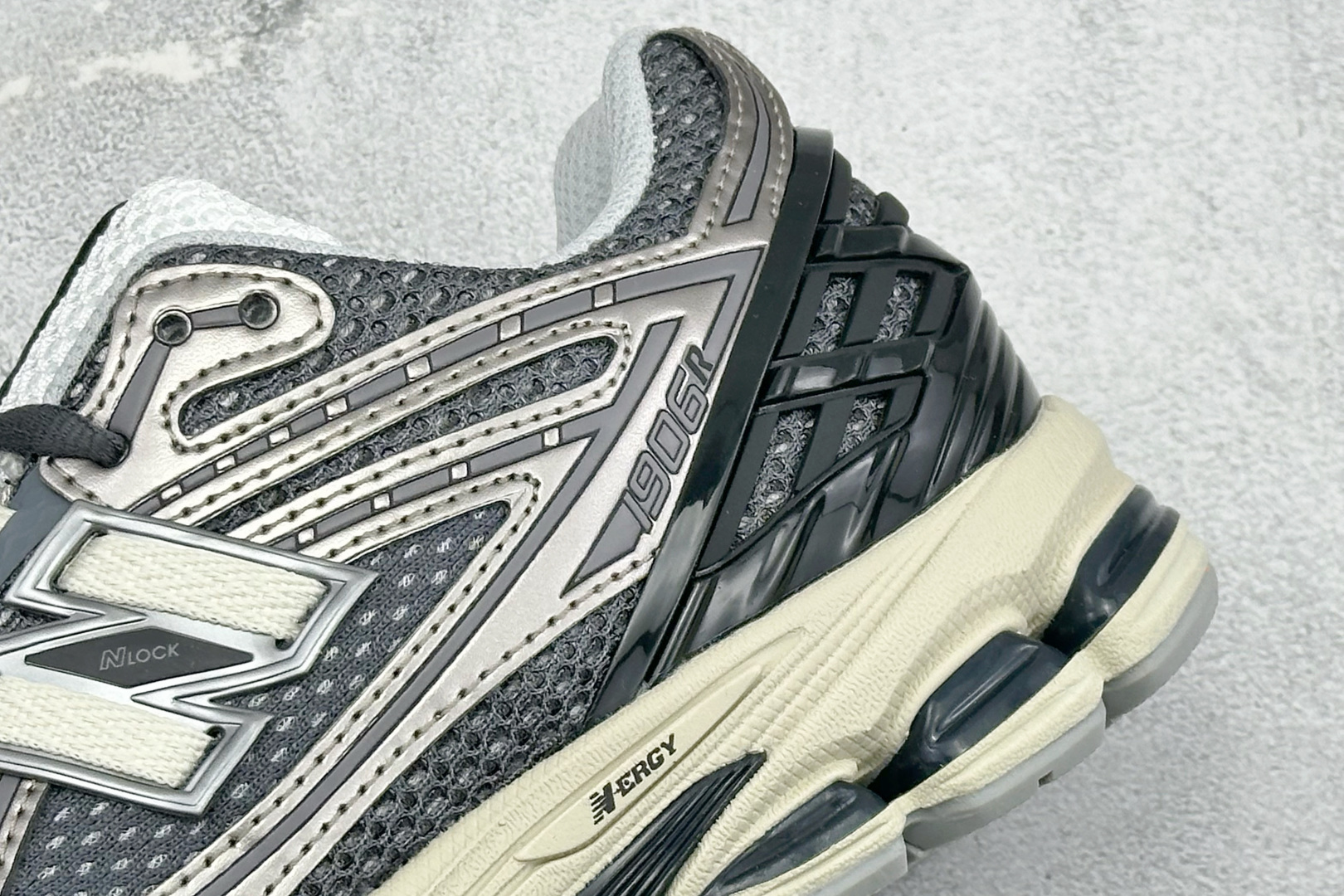 200 GS版New Balance M1906系列复古单品宝藏老爹鞋 M1906RBG