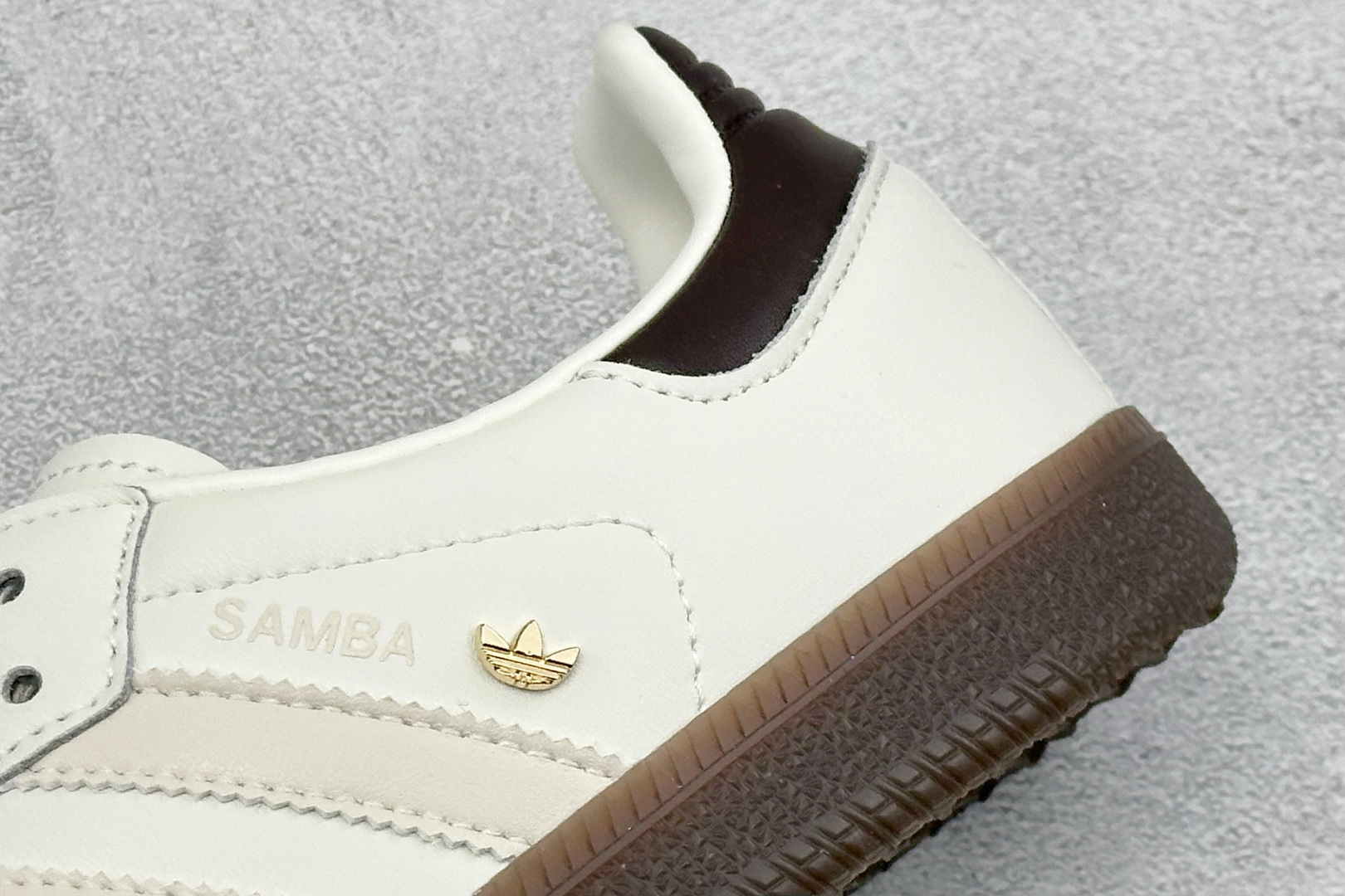 150 HZ版Adidas Originals Samba 奶油白 桑巴舞系列绅士德训足球风百搭低帮休闲运动板鞋 IH6628