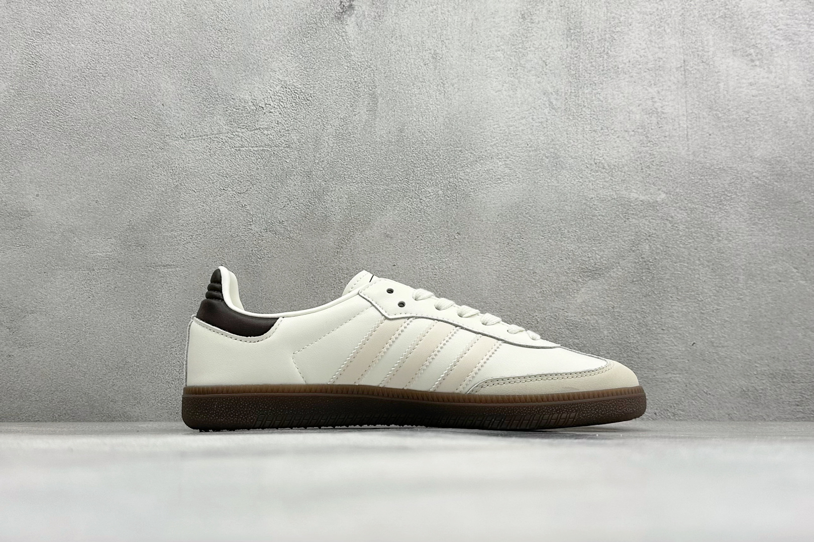 150 HZ版Adidas Originals Samba 奶油白 桑巴舞系列绅士德训足球风百搭低帮休闲运动板鞋 IH6628