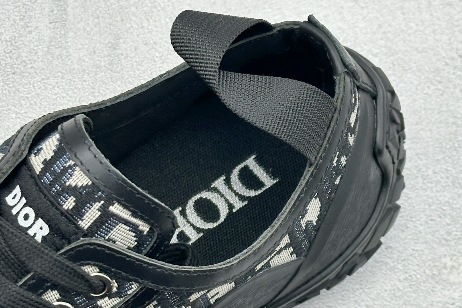 400 B28 Dior 老花刺绣运动休闲鞋高帮系带老爹鞋 Dior 迪奥 3SN277ZJW-H961-Chinese UA Cheap High Quatity Brand Clothes Bags handbags Sneakers wholesale wholesaler seller from China Factory suppliers Fashion Clothing Shoes best Quality Beautiful Price 400 B28 Dior 老花刺绣运动休闲鞋高帮系带老爹鞋 Dior 迪奥 3SN277ZJW-H961