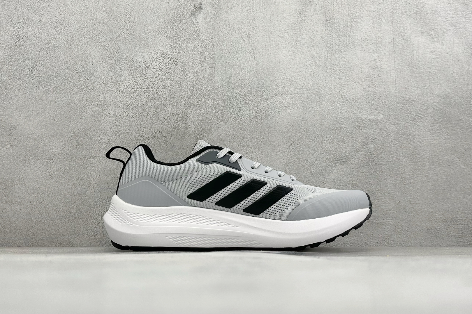 Adidas Super nova 阿迪达斯 舒适柔软防滑耐磨 低帮跑步鞋 D68955