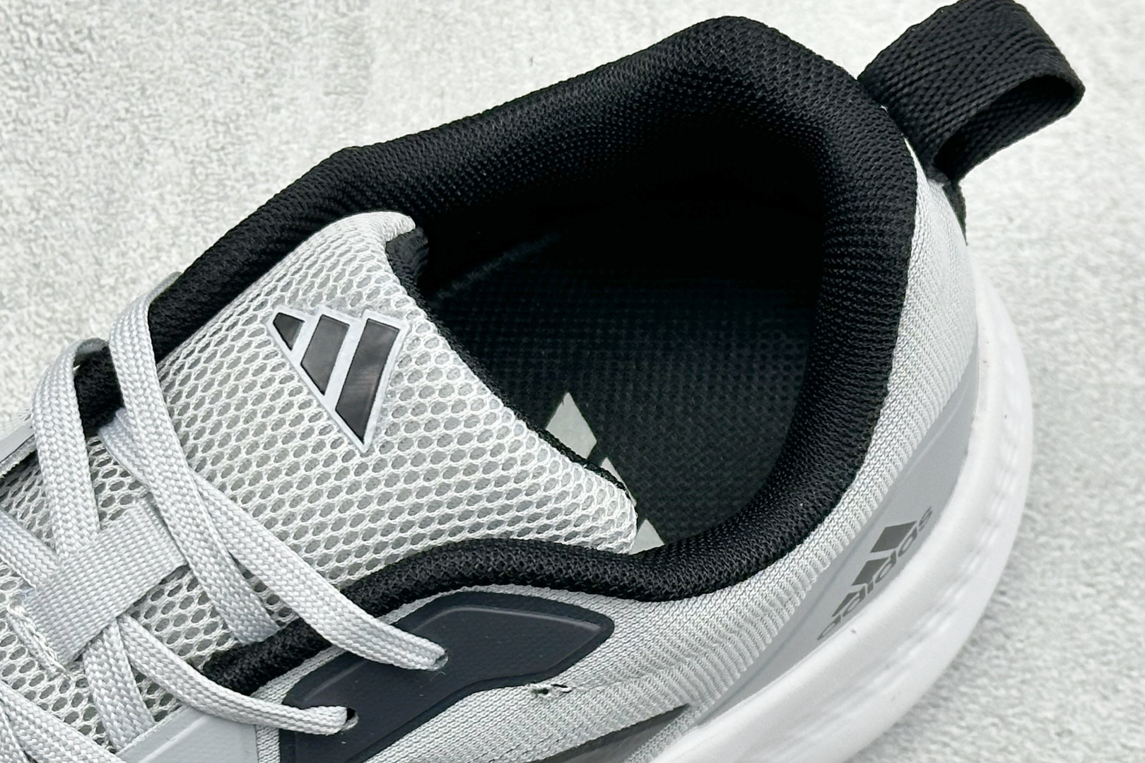 Adidas Super nova 阿迪达斯 舒适柔软防滑耐磨 低帮跑步鞋 D68955