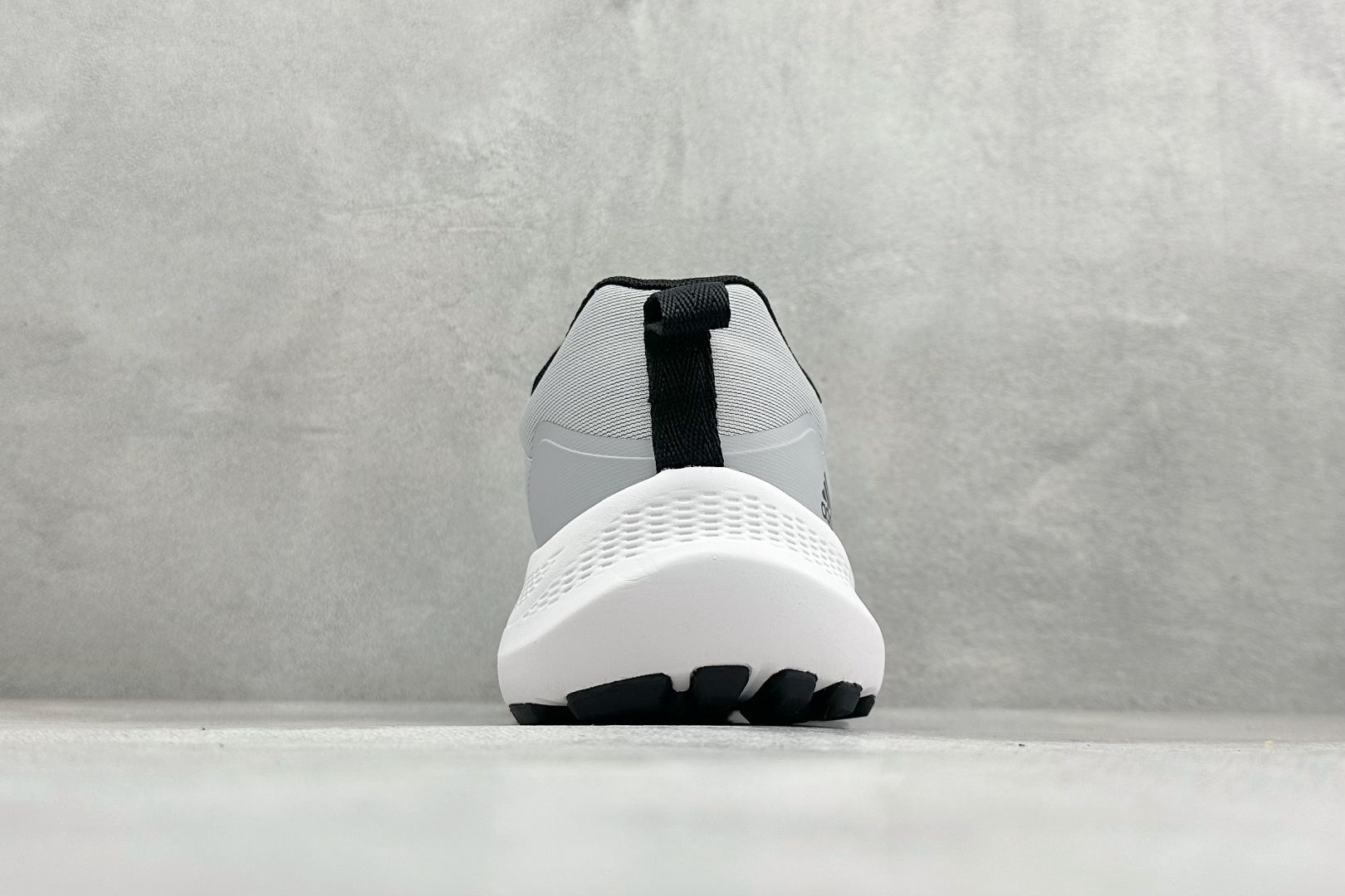 Adidas Super nova 阿迪达斯 舒适柔软防滑耐磨 低帮跑步鞋 D68955