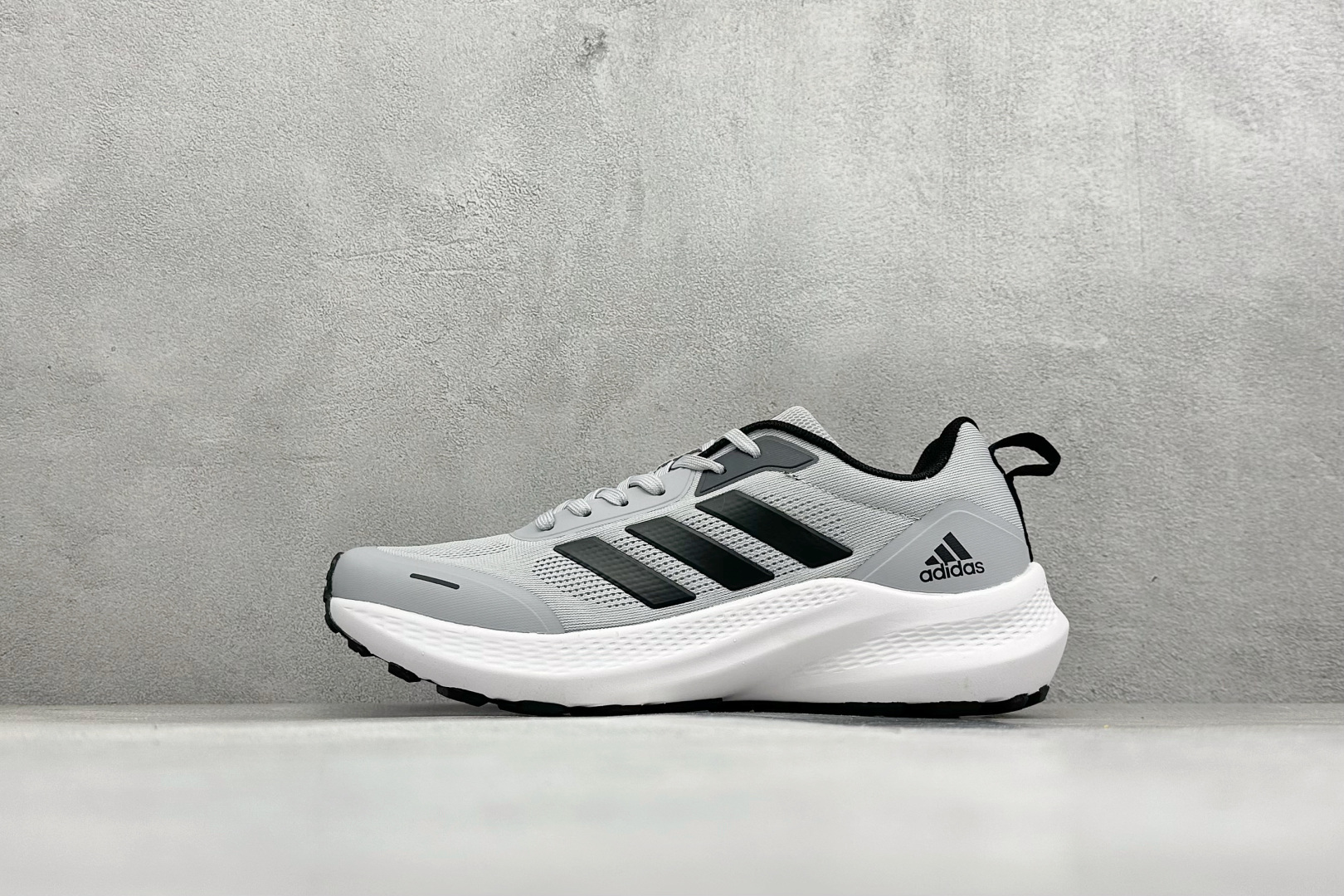Adidas Super nova 阿迪达斯 舒适柔软防滑耐磨 低帮跑步鞋 D68955