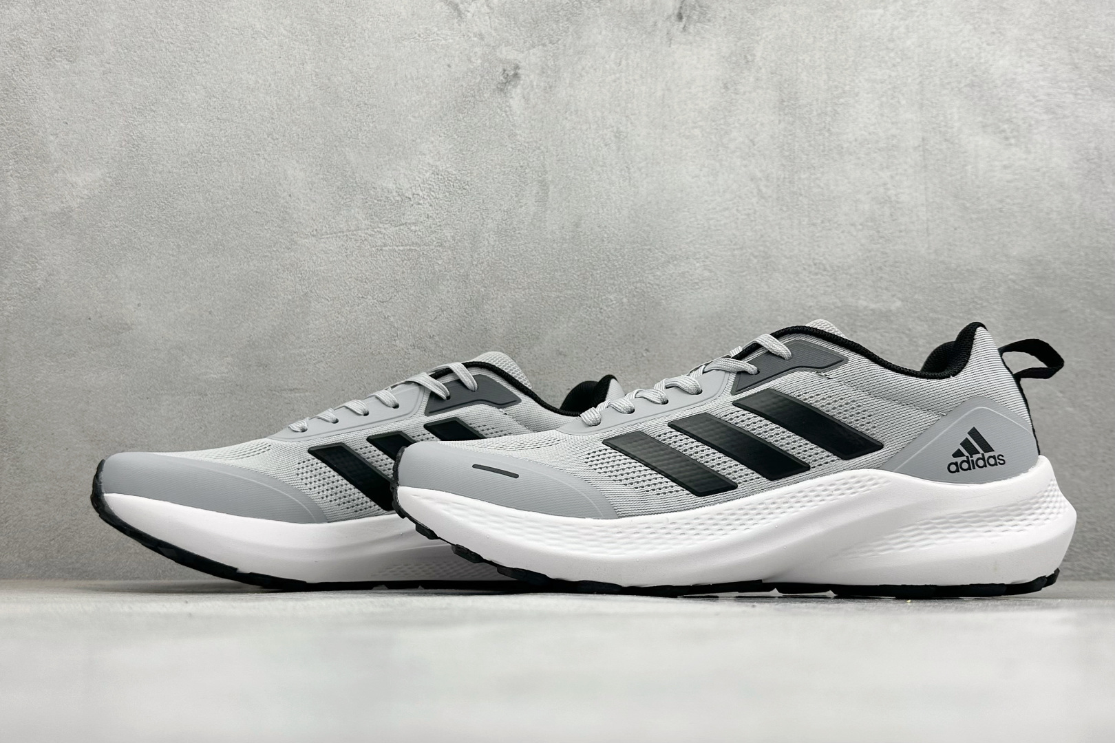 Adidas Super nova 阿迪达斯 舒适柔软防滑耐磨 低帮跑步鞋 D68955
