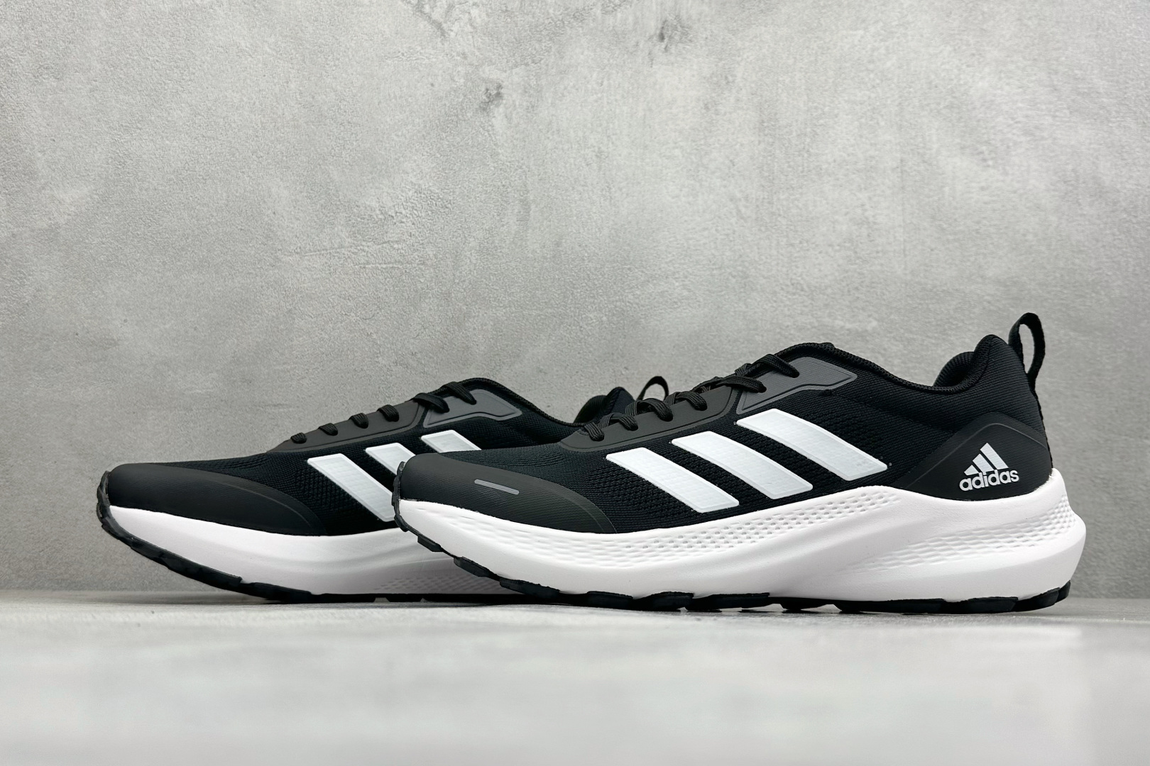 190 Adidas Super nova 阿迪达斯 舒适柔软防滑耐磨 低帮跑步鞋 D68951