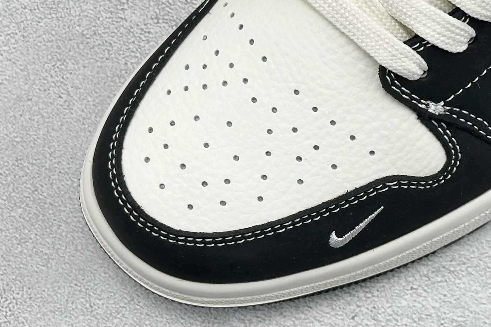 Air Jordan 1 Low x LV 联名定制款 鞋身侧部 Swoosh 采用黑色皮革呈现 内部刺绣 LV 经典标识 明确联名身份 KG6669-F58-Top High Quatity Cheap Sneakers Fashion Clothing Clothes Bags handbags Shoes of all Brand wholesale With The best Quality And Beautiful Price from China Factory Chinese suppliers wholesaler seller Air Jordan 1 Low x LV 联名定制款 鞋身侧部 Swoosh 采用黑色皮革呈现 内部刺绣 LV 经典标识 明确联名身份 KG6669-F58