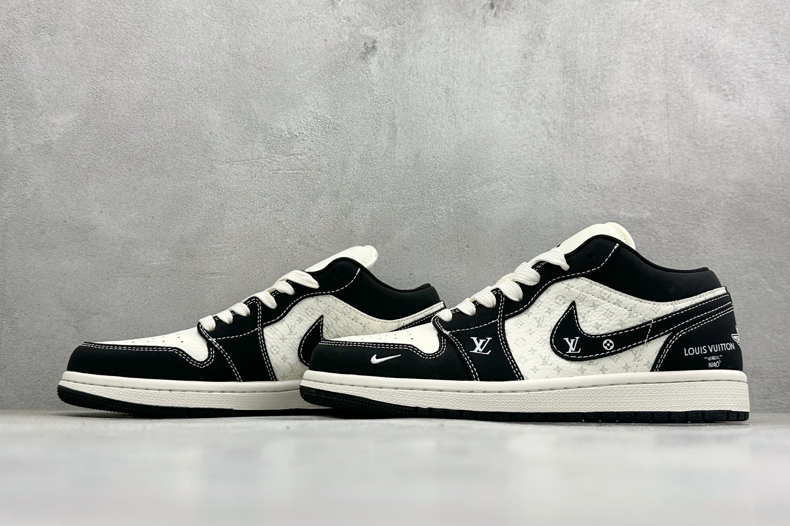 Air Jordan 1 Low x LV 联名定制款 鞋身侧部 Swoosh 采用黑色皮革呈现 内部刺绣 LV 经典标识 明确联名身份 KG6669-F58-Top High Quatity Cheap Sneakers Fashion Clothing Clothes Bags handbags Shoes of all Brand wholesale With The best Quality And Beautiful Price from China Factory Chinese suppliers wholesaler seller Air Jordan 1 Low x LV 联名定制款 鞋身侧部 Swoosh 采用黑色皮革呈现 内部刺绣 LV 经典标识 明确联名身份 KG6669-F58
