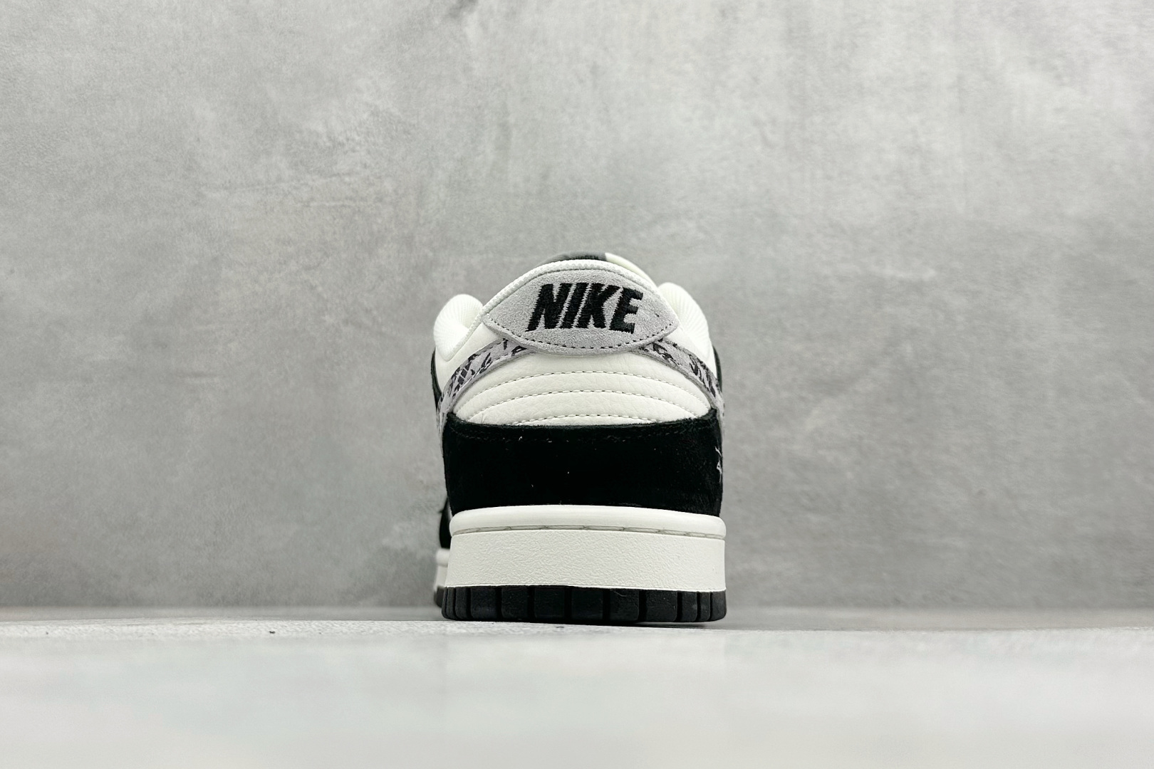 Nike Dunk Low 联名款 黑白做旧 复古休闲板鞋 XZ5899-111-Top High Quatity Cheap Sneakers Fashion Clothing Clothes Bags handbags Shoes of all Brand wholesale With The best Quality And Beautiful Price from China Factory Chinese suppliers wholesaler seller Nike Dunk Low 联名款 黑白做旧 复古休闲板鞋 XZ5899-111