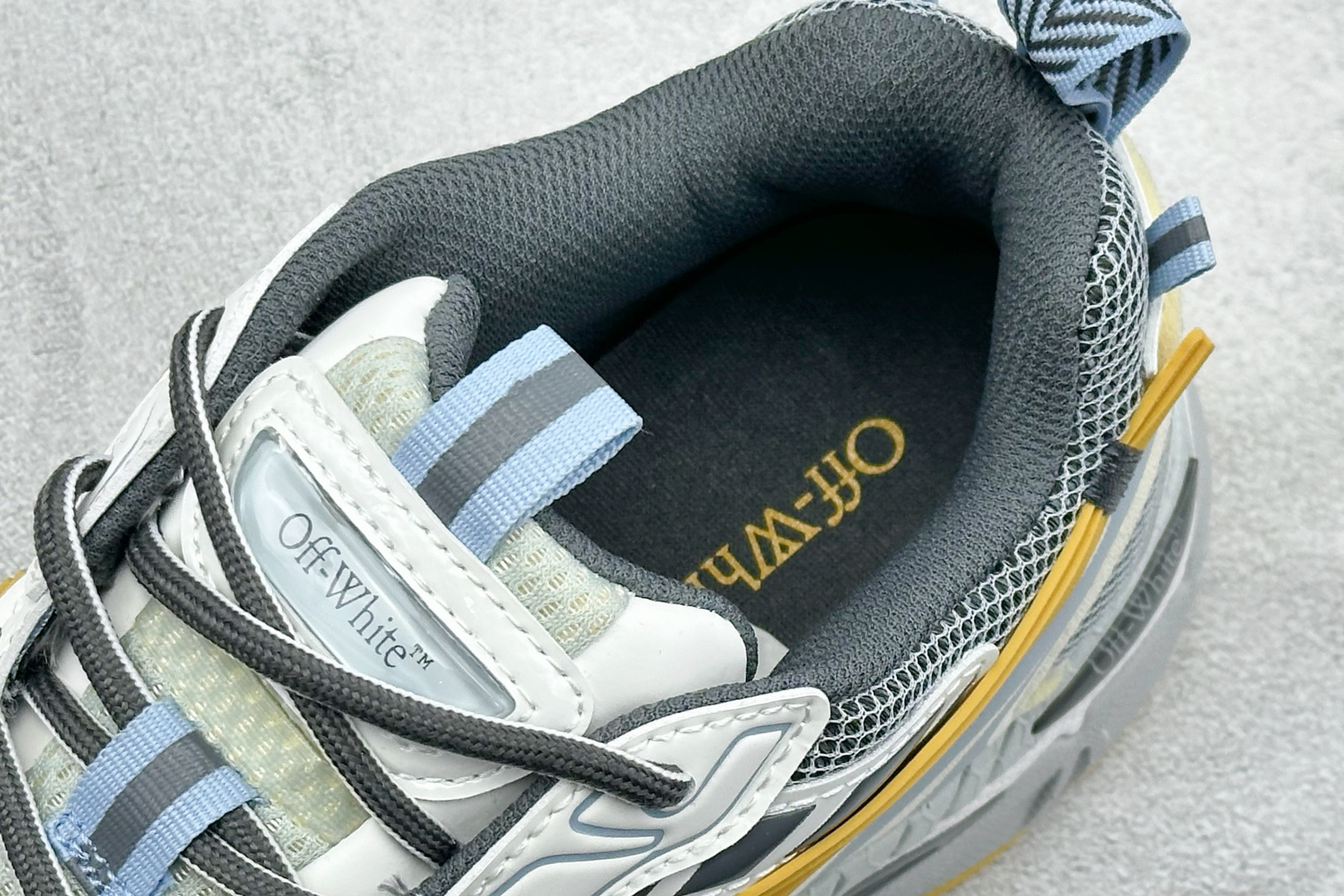 380 S版 Off-White 防滑耐磨透气性轻便跑鞋 OMIA295S26FAB0024C16-Chinese UA Cheap High Quatity Brand Clothes Bags handbags Sneakers wholesale wholesaler seller from China Factory suppliers Fashion Clothing Shoes best Quality Beautiful Price 380 S版 Off-White 防滑耐磨透气性轻便跑鞋 OMIA295S26FAB0024C16