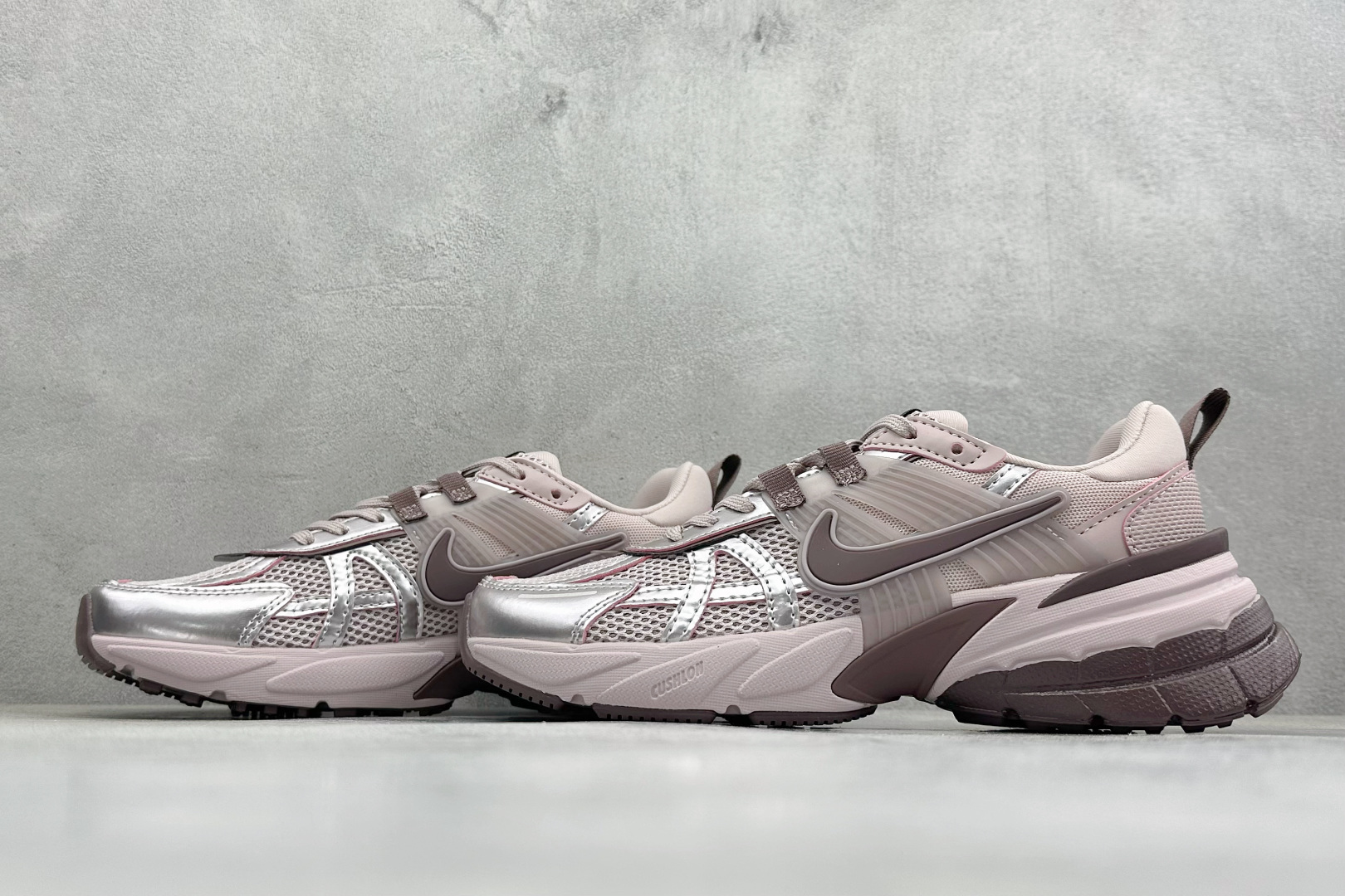 NIKE V2K Runtekk 减震防滑复古低帮跑步鞋 FD0736-602-Top High Quatity Cheap Sneakers Fashion Clothing Clothes Bags handbags Shoes of all Brand wholesale With The best Quality And Beautiful Price from China Factory Chinese suppliers wholesaler seller NIKE V2K Runtekk 减震防滑复古低帮跑步鞋 FD0736-602