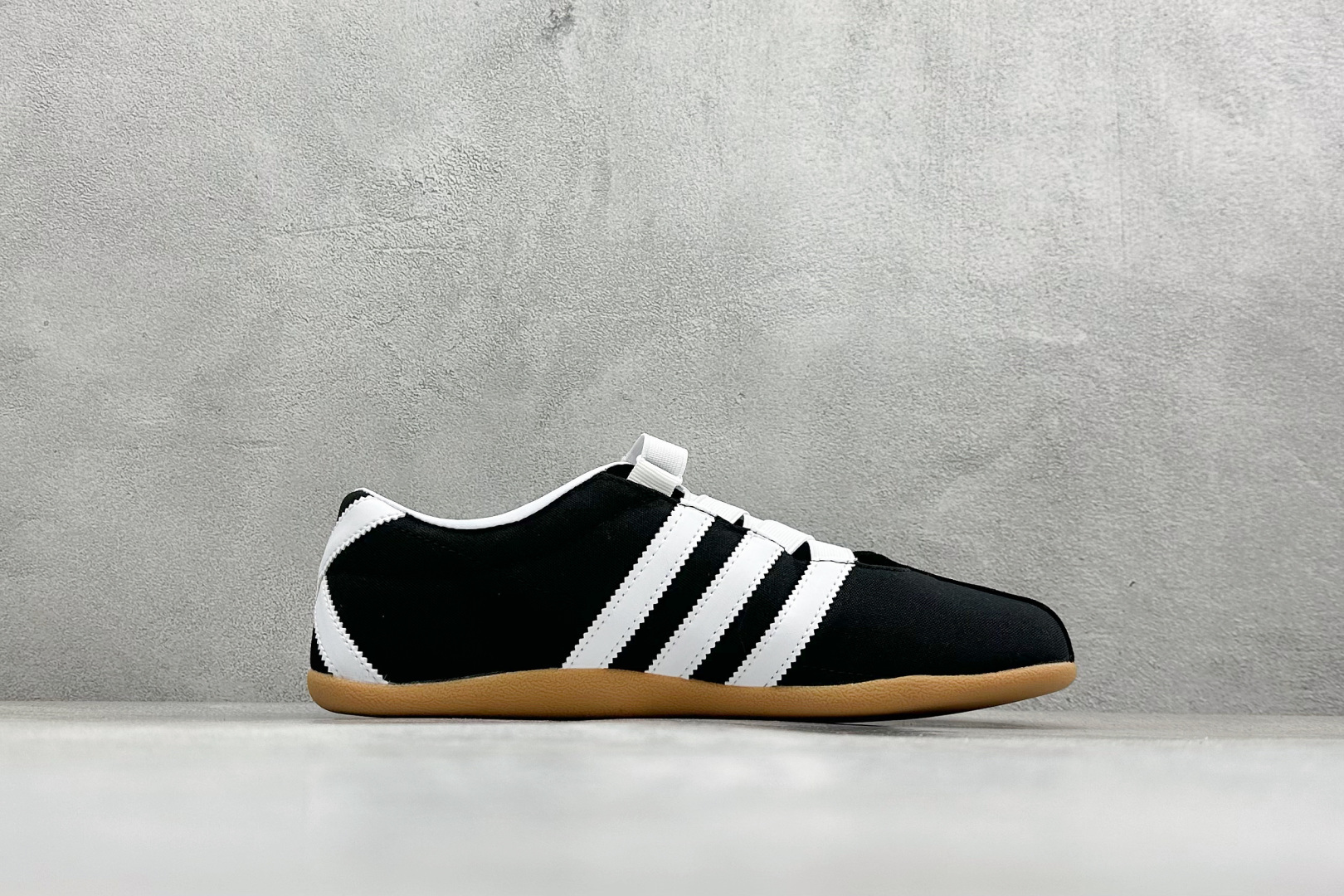 160 Adidas Tokyo W 阿迪达斯 舒适百搭经典休闲运动鞋 JR4790
