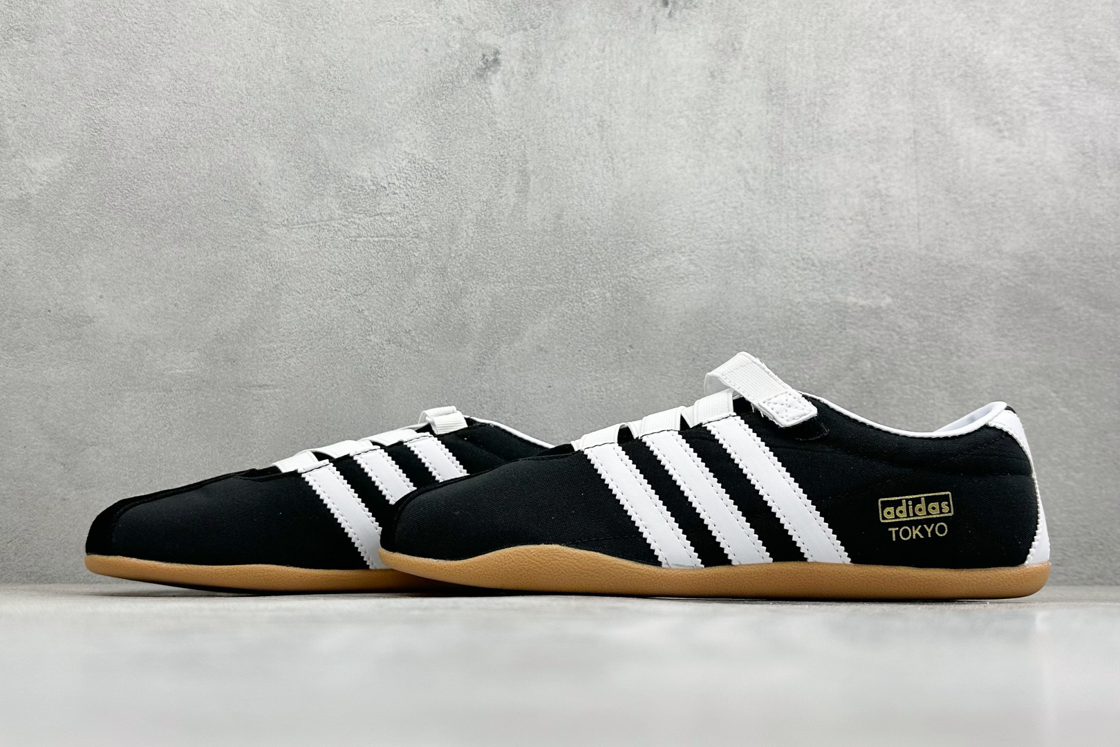 160 Adidas Tokyo W 阿迪达斯 舒适百搭经典休闲运动鞋 JR4790