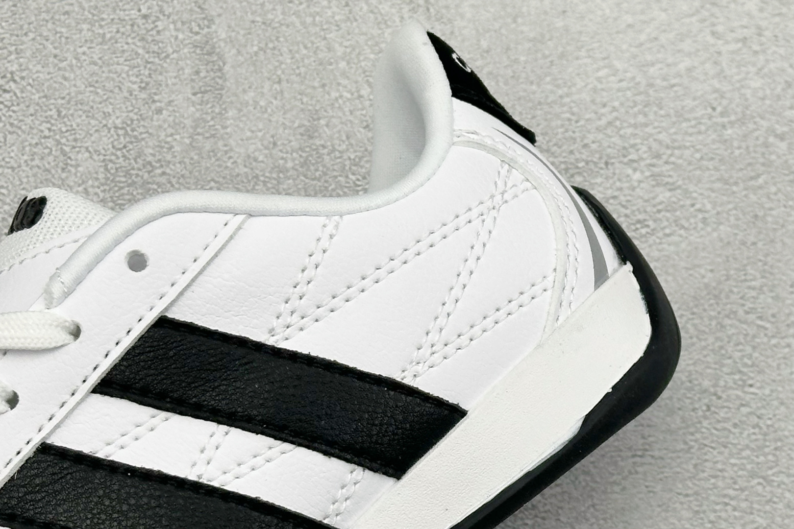 160 Adidas Originals Adiracer 2026 阿迪流运动防滑低帮休闲跑步鞋 HQ9160-Chinese UA Cheap High Quatity Brand Clothes Bags handbags Sneakers wholesale wholesaler seller from China Factory suppliers Fashion Clothing Shoes best Quality Beautiful Price 160 Adidas Originals Adiracer 2026 阿迪流运动防滑低帮休闲跑步鞋 HQ9160