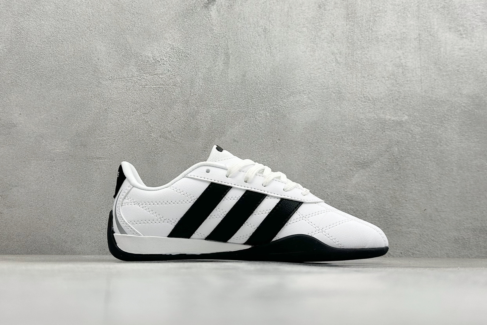 160 Adidas Originals Adiracer 2026 阿迪流运动防滑低帮休闲跑步鞋 HQ9160-Chinese UA Cheap High Quatity Brand Clothes Bags handbags Sneakers wholesale wholesaler seller from China Factory suppliers Fashion Clothing Shoes best Quality Beautiful Price 160 Adidas Originals Adiracer 2026 阿迪流运动防滑低帮休闲跑步鞋 HQ9160
