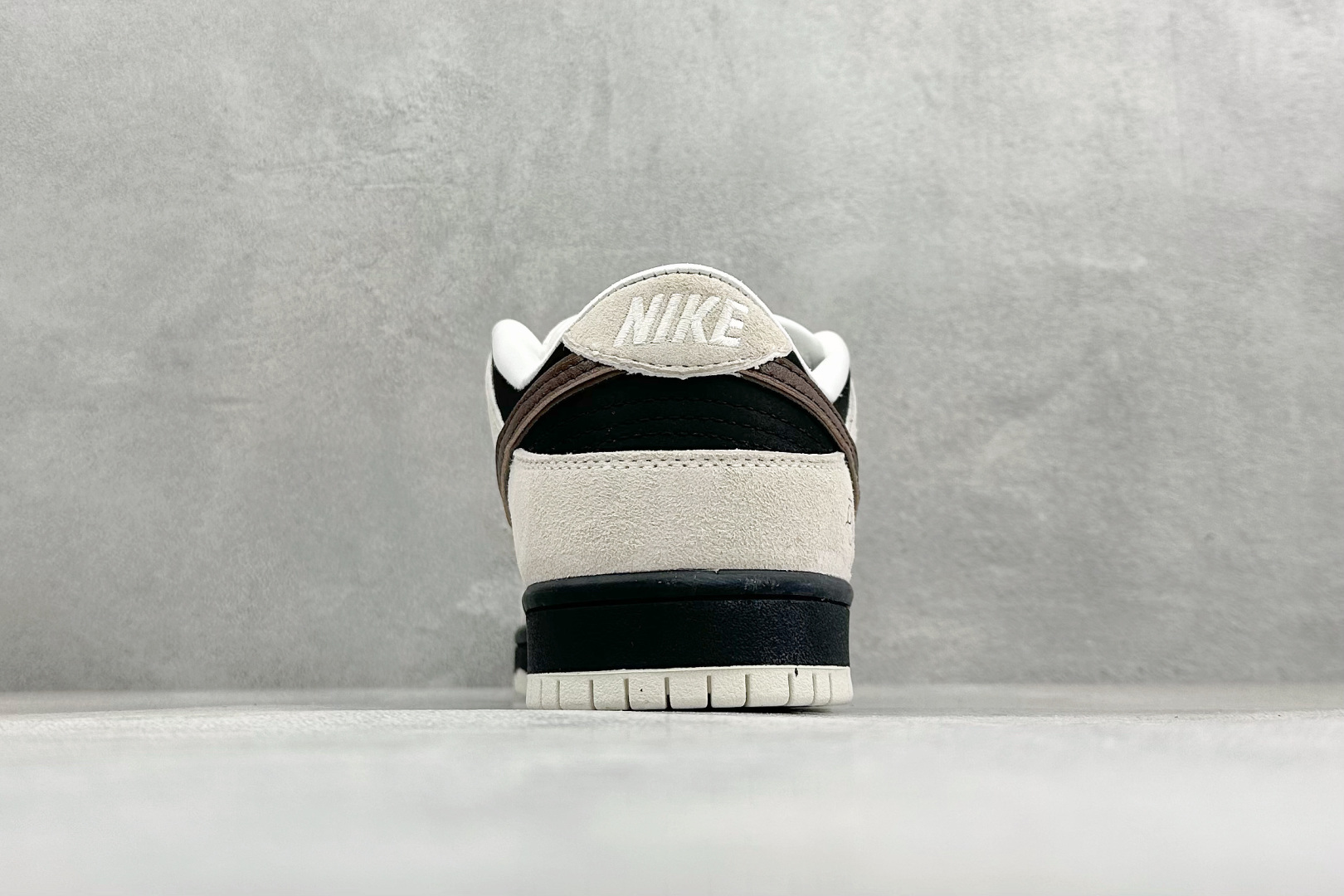 K版Nike SB Dunk Low SB 黑棕勾 低帮休闲板鞋 FZ5645-100-Top High Quatity Cheap Sneakers Fashion Clothing Clothes Bags handbags Shoes of all Brand wholesale With The best Quality And Beautiful Price from China Factory Chinese suppliers wholesaler seller K版Nike SB Dunk Low SB 黑棕勾 低帮休闲板鞋 FZ5645-100