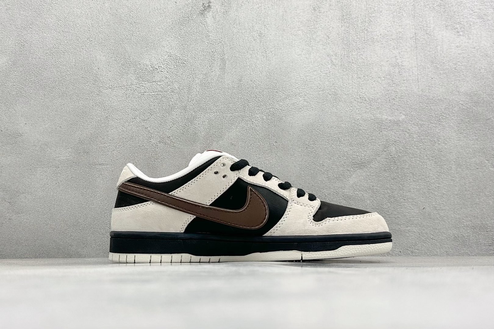 K版Nike SB Dunk Low SB 黑棕勾 低帮休闲板鞋 FZ5645-100-Top High Quatity Cheap Sneakers Fashion Clothing Clothes Bags handbags Shoes of all Brand wholesale With The best Quality And Beautiful Price from China Factory Chinese suppliers wholesaler seller K版Nike SB Dunk Low SB 黑棕勾 低帮休闲板鞋 FZ5645-100