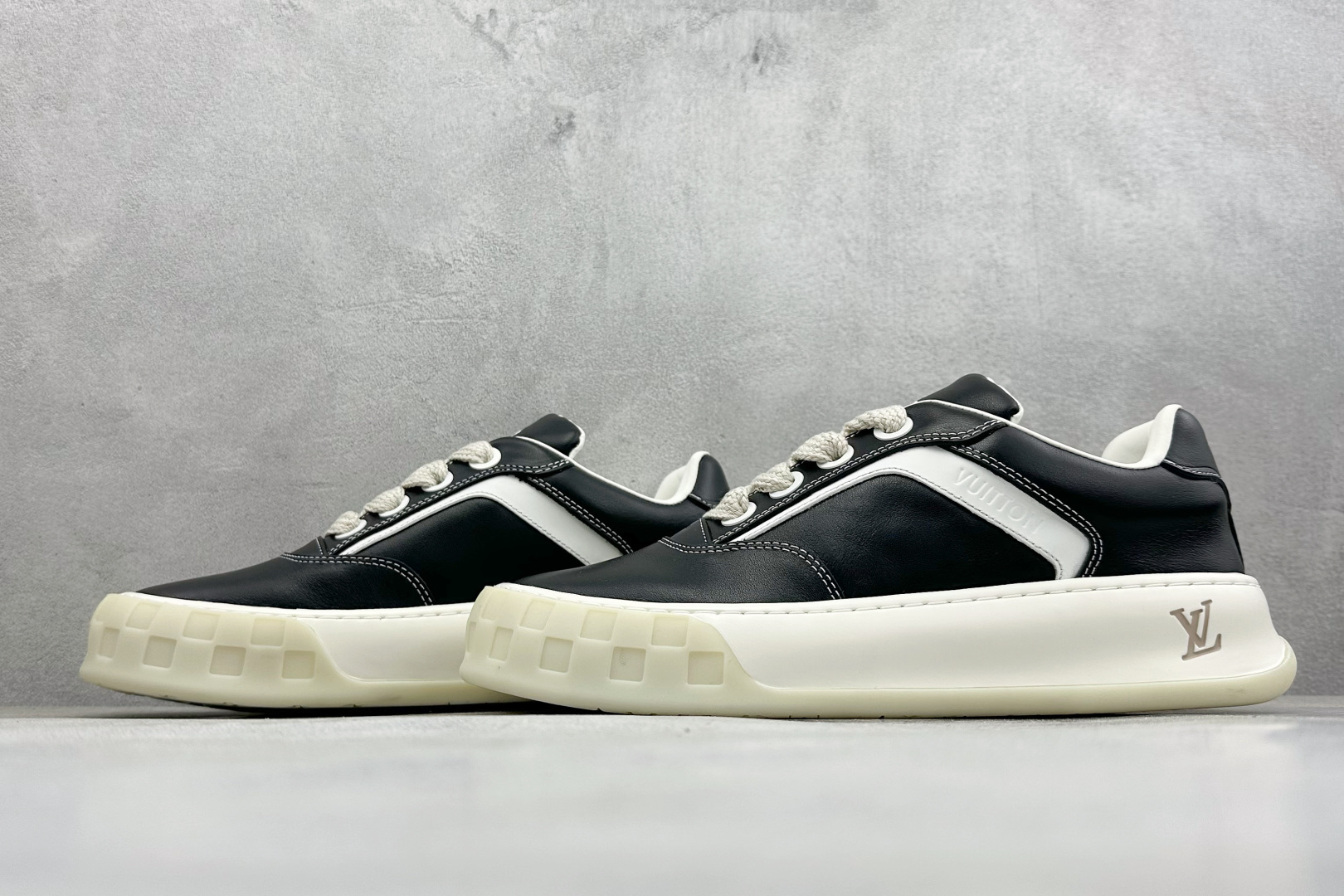 380 广奢高端货--唯一正确版本 LOUIS VUITTON Tilted 系列 2026 早春全新上架 LV 路易威登 Tilted Low Sneakers 倾斜系列低帮复古休闲运动板鞋-Chinese UA Cheap High Quatity Brand Clothes Bags handbags Sneakers wholesale wholesaler seller from China Factory suppliers Fashion Clothing Shoes best Quality Beautiful Price 380 广奢高端货--唯一正确版本 LOUIS VUITTON Tilted 系列 2026 早春全新上架 LV 路易威登 Tilted Low Sneakers 倾斜系列低帮复古休闲运动板鞋