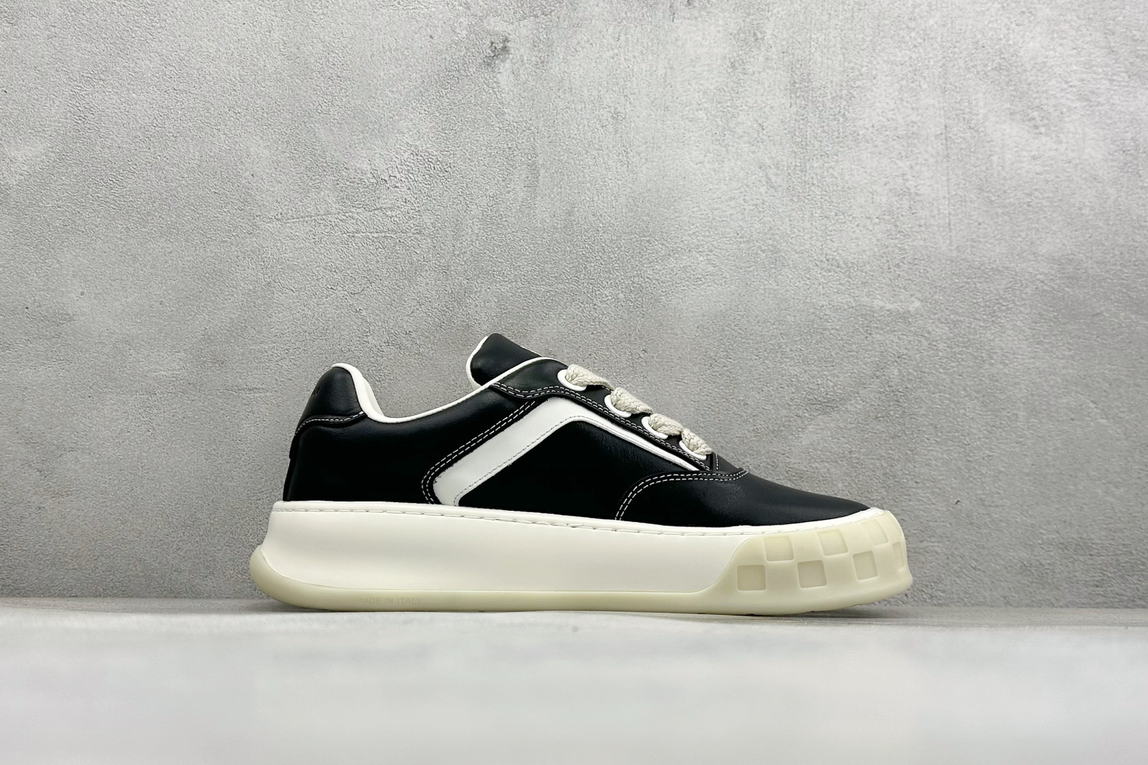 380 广奢高端货--唯一正确版本 LOUIS VUITTON Tilted 系列 2026 早春全新上架 LV 路易威登 Tilted Low Sneakers 倾斜系列低帮复古休闲运动板鞋-Chinese UA Cheap High Quatity Brand Clothes Bags handbags Sneakers wholesale wholesaler seller from China Factory suppliers Fashion Clothing Shoes best Quality Beautiful Price 380 广奢高端货--唯一正确版本 LOUIS VUITTON Tilted 系列 2026 早春全新上架 LV 路易威登 Tilted Low Sneakers 倾斜系列低帮复古休闲运动板鞋