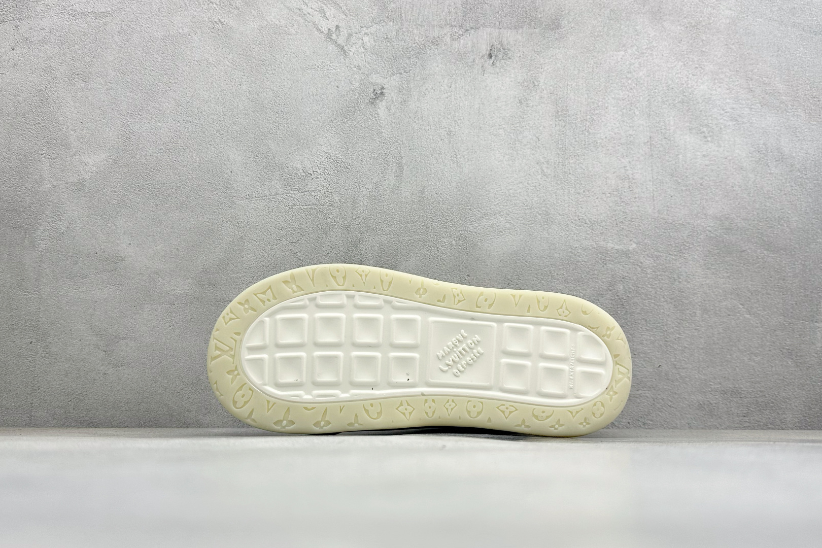 380 广奢高端货--唯一正确版本 LOUIS VUITTON Tilted 系列 2026 早春全新上架 LV 路易威登 Tilted Low Sneakers 倾斜系列低帮复古休闲运动板鞋-Chinese UA Cheap High Quatity Brand Clothes Bags handbags Sneakers wholesale wholesaler seller from China Factory suppliers Fashion Clothing Shoes best Quality Beautiful Price 380 广奢高端货--唯一正确版本 LOUIS VUITTON Tilted 系列 2026 早春全新上架 LV 路易威登 Tilted Low Sneakers 倾斜系列低帮复古休闲运动板鞋