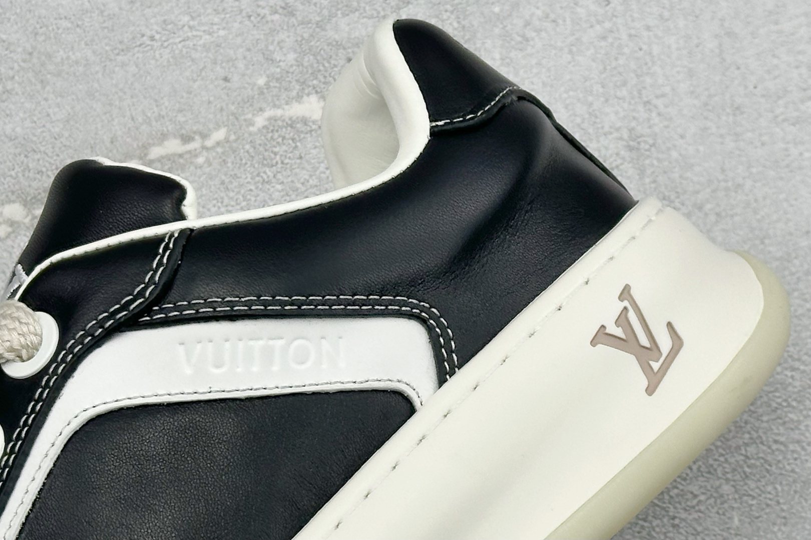 380 广奢高端货--唯一正确版本 LOUIS VUITTON Tilted 系列 2026 早春全新上架 LV 路易威登 Tilted Low Sneakers 倾斜系列低帮复古休闲运动板鞋-Chinese UA Cheap High Quatity Brand Clothes Bags handbags Sneakers wholesale wholesaler seller from China Factory suppliers Fashion Clothing Shoes best Quality Beautiful Price 380 广奢高端货--唯一正确版本 LOUIS VUITTON Tilted 系列 2026 早春全新上架 LV 路易威登 Tilted Low Sneakers 倾斜系列低帮复古休闲运动板鞋