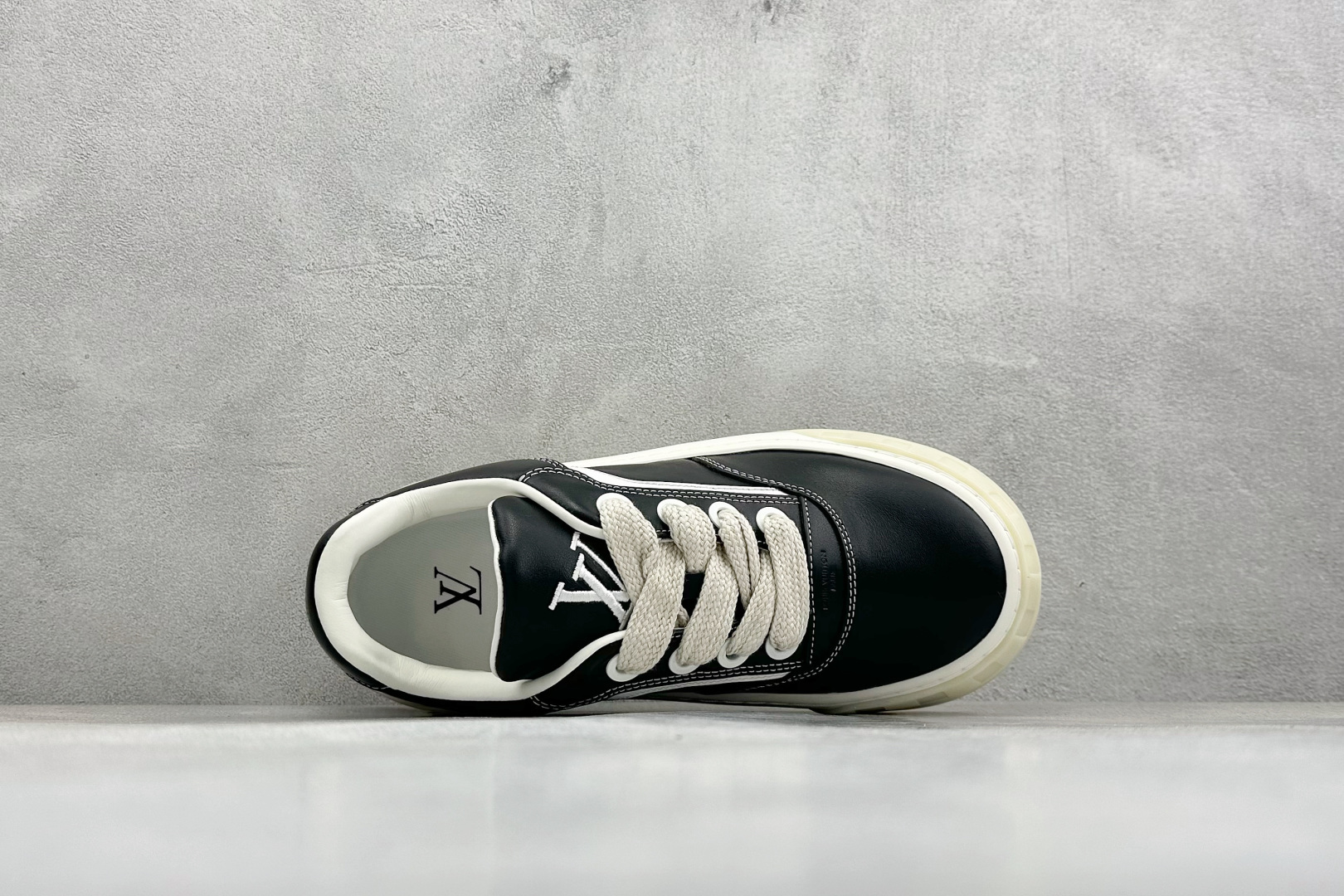 380 广奢高端货--唯一正确版本 LOUIS VUITTON Tilted 系列 2026 早春全新上架 LV 路易威登 Tilted Low Sneakers 倾斜系列低帮复古休闲运动板鞋-Chinese UA Cheap High Quatity Brand Clothes Bags handbags Sneakers wholesale wholesaler seller from China Factory suppliers Fashion Clothing Shoes best Quality Beautiful Price 380 广奢高端货--唯一正确版本 LOUIS VUITTON Tilted 系列 2026 早春全新上架 LV 路易威登 Tilted Low Sneakers 倾斜系列低帮复古休闲运动板鞋