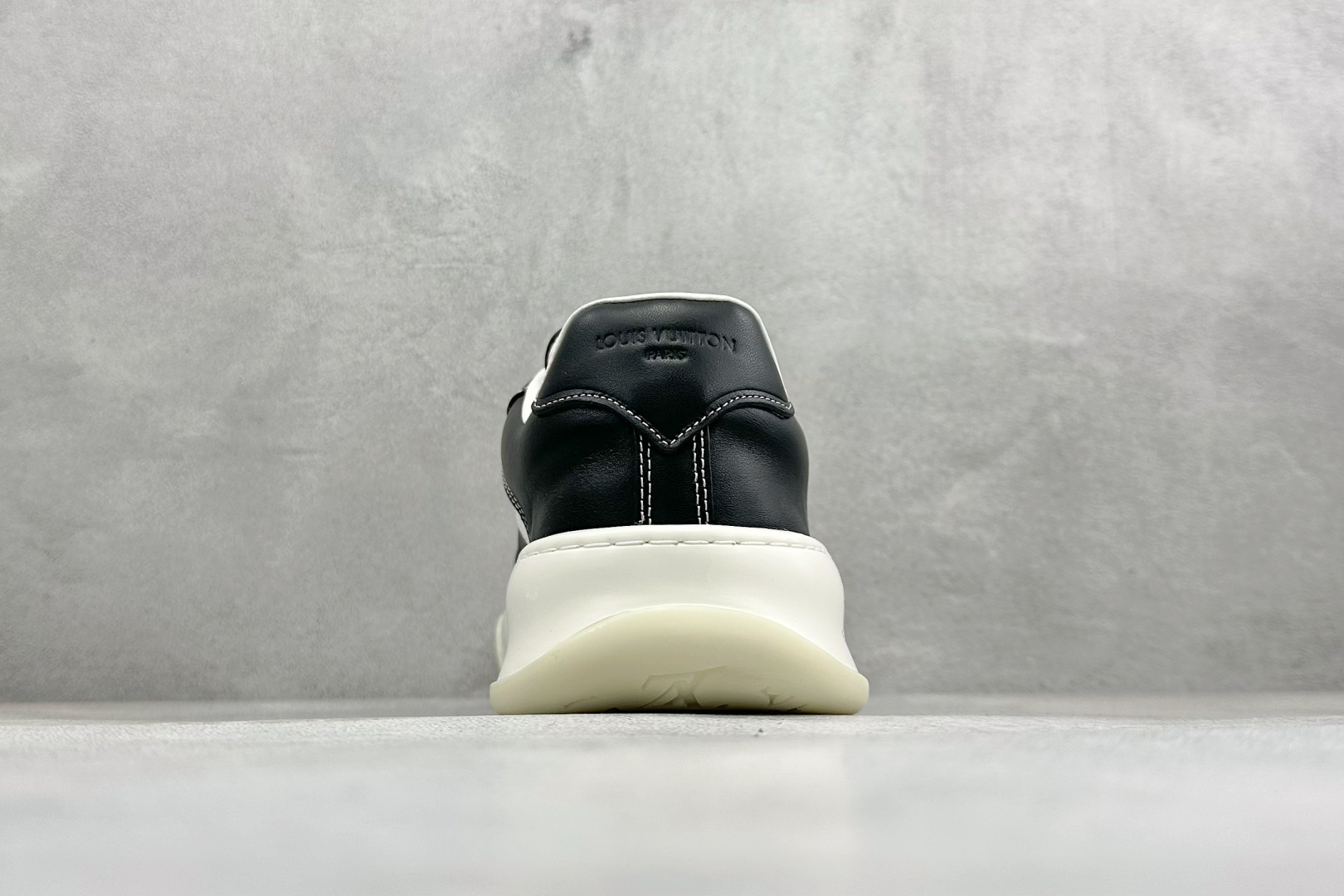 380 广奢高端货--唯一正确版本 LOUIS VUITTON Tilted 系列 2026 早春全新上架 LV 路易威登 Tilted Low Sneakers 倾斜系列低帮复古休闲运动板鞋-Chinese UA Cheap High Quatity Brand Clothes Bags handbags Sneakers wholesale wholesaler seller from China Factory suppliers Fashion Clothing Shoes best Quality Beautiful Price 380 广奢高端货--唯一正确版本 LOUIS VUITTON Tilted 系列 2026 早春全新上架 LV 路易威登 Tilted Low Sneakers 倾斜系列低帮复古休闲运动板鞋