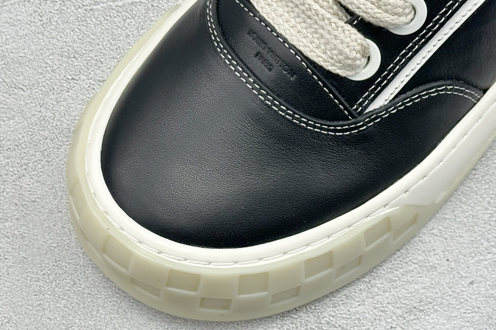 380 广奢高端货--唯一正确版本 LOUIS VUITTON Tilted 系列 2026 早春全新上架 LV 路易威登 Tilted Low Sneakers 倾斜系列低帮复古休闲运动板鞋-Chinese UA Cheap High Quatity Brand Clothes Bags handbags Sneakers wholesale wholesaler seller from China Factory suppliers Fashion Clothing Shoes best Quality Beautiful Price 380 广奢高端货--唯一正确版本 LOUIS VUITTON Tilted 系列 2026 早春全新上架 LV 路易威登 Tilted Low Sneakers 倾斜系列低帮复古休闲运动板鞋