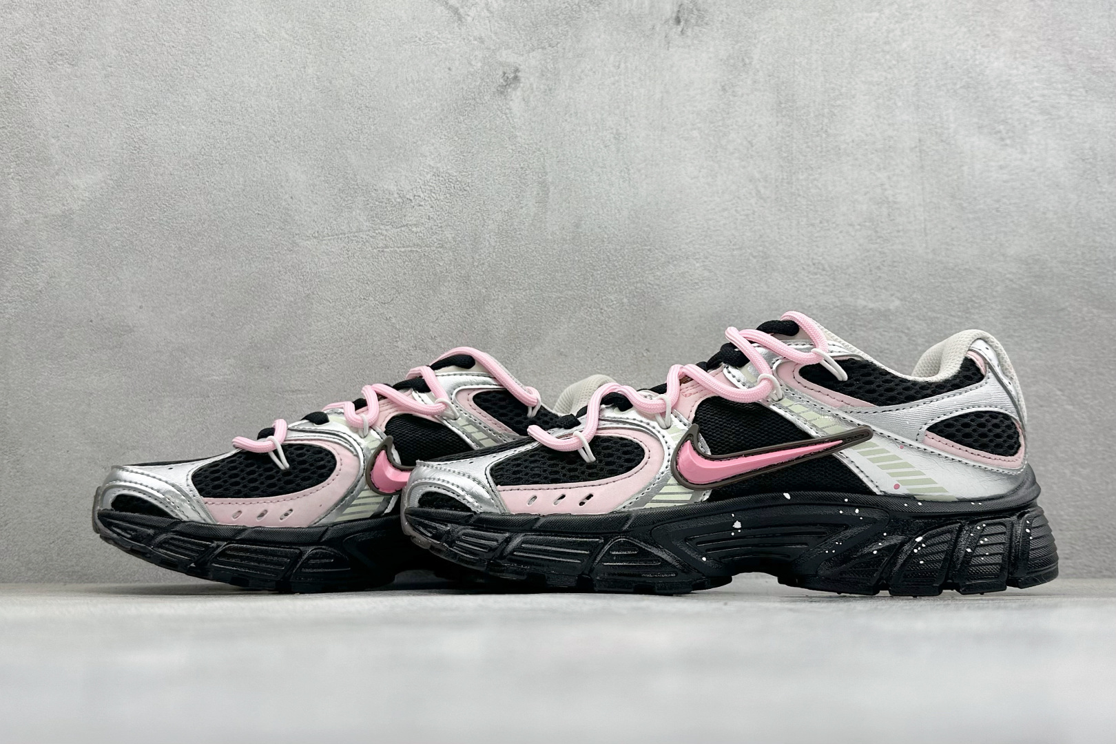 Nike V5 RNR 复古做旧 解构绑带 舒适百搭防滑耐磨 低帮跑步鞋 HQ7901-102-Top High Quatity Cheap Sneakers Fashion Clothing Clothes Bags handbags Shoes of all Brand wholesale With The best Quality And Beautiful Price from China Factory Chinese suppliers wholesaler seller Nike V5 RNR 复古做旧 解构绑带 舒适百搭防滑耐磨 低帮跑步鞋 HQ7901-102