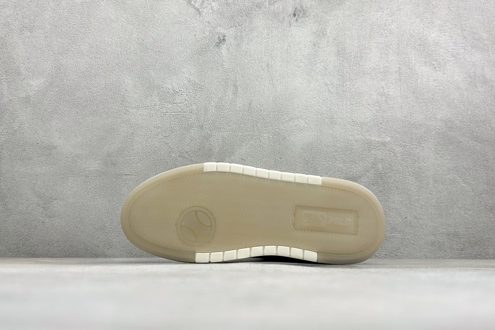 180 NY平台订单 MLB Chunky Runner Basic 纽约洋基队学长鞋二代扣系列 低帮 3ASXMDM6N-Chinese UA Cheap High Quatity Brand Clothes Bags handbags Sneakers wholesale wholesaler seller from China Factory suppliers Fashion Clothing Shoes best Quality Beautiful Price 180 NY平台订单 MLB Chunky Runner Basic 纽约洋基队学长鞋二代扣系列 低帮 3ASXMDM6N
