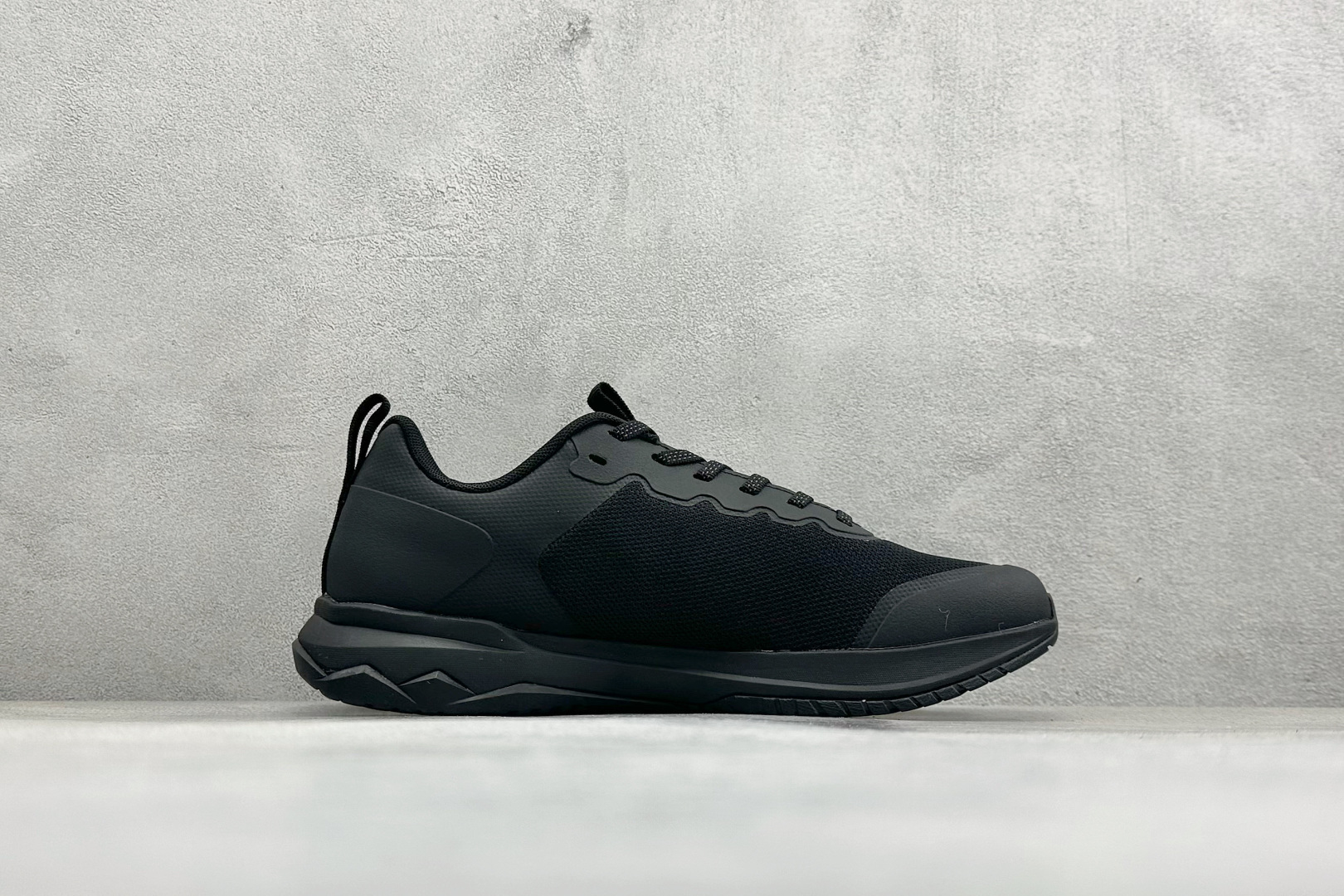 260 C版可隆KOLON SPORT 合成革 户外运动 减震低帮 生活休闲鞋 LHFC5ST401-BK-Chinese UA Cheap High Quatity Brand Clothes Bags handbags Sneakers wholesale wholesaler seller from China Factory suppliers Fashion Clothing Shoes best Quality Beautiful Price 260 C版可隆KOLON SPORT 合成革 户外运动 减震低帮 生活休闲鞋 LHFC5ST401-BK