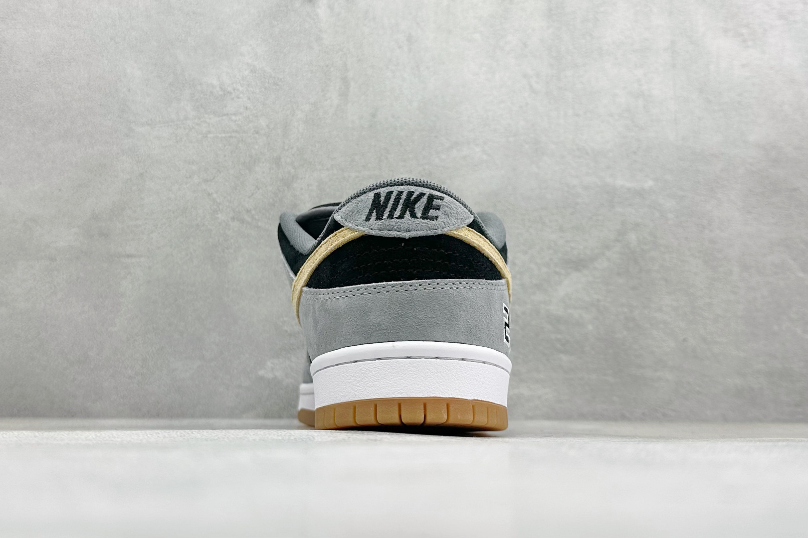 K版Nike SB Dunk Low SB 黑灰 低帮休闲板鞋 BQ6817-204-Top High Quatity Cheap Sneakers Fashion Clothing Clothes Bags handbags Shoes of all Brand wholesale With The best Quality And Beautiful Price from China Factory Chinese suppliers wholesaler seller K版Nike SB Dunk Low SB 黑灰 低帮休闲板鞋 BQ6817-204