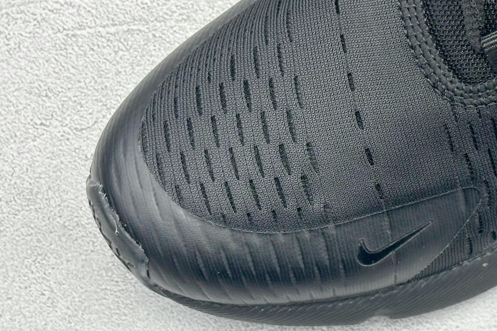 NIKE AIR MAX 270 FLYKNIT 混合科技 透气后掌半气垫慢跑鞋 兼具非凡优质外观和出色