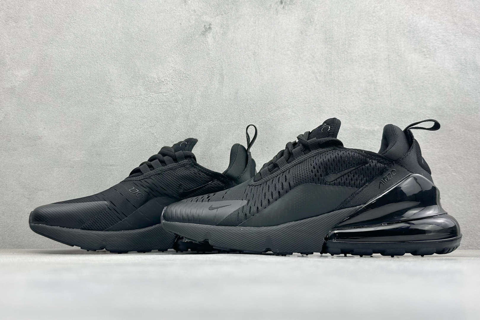 NIKE AIR MAX 270 FLYKNIT 混合科技 透气后掌半气垫慢跑鞋 兼具非凡优质外观和出色