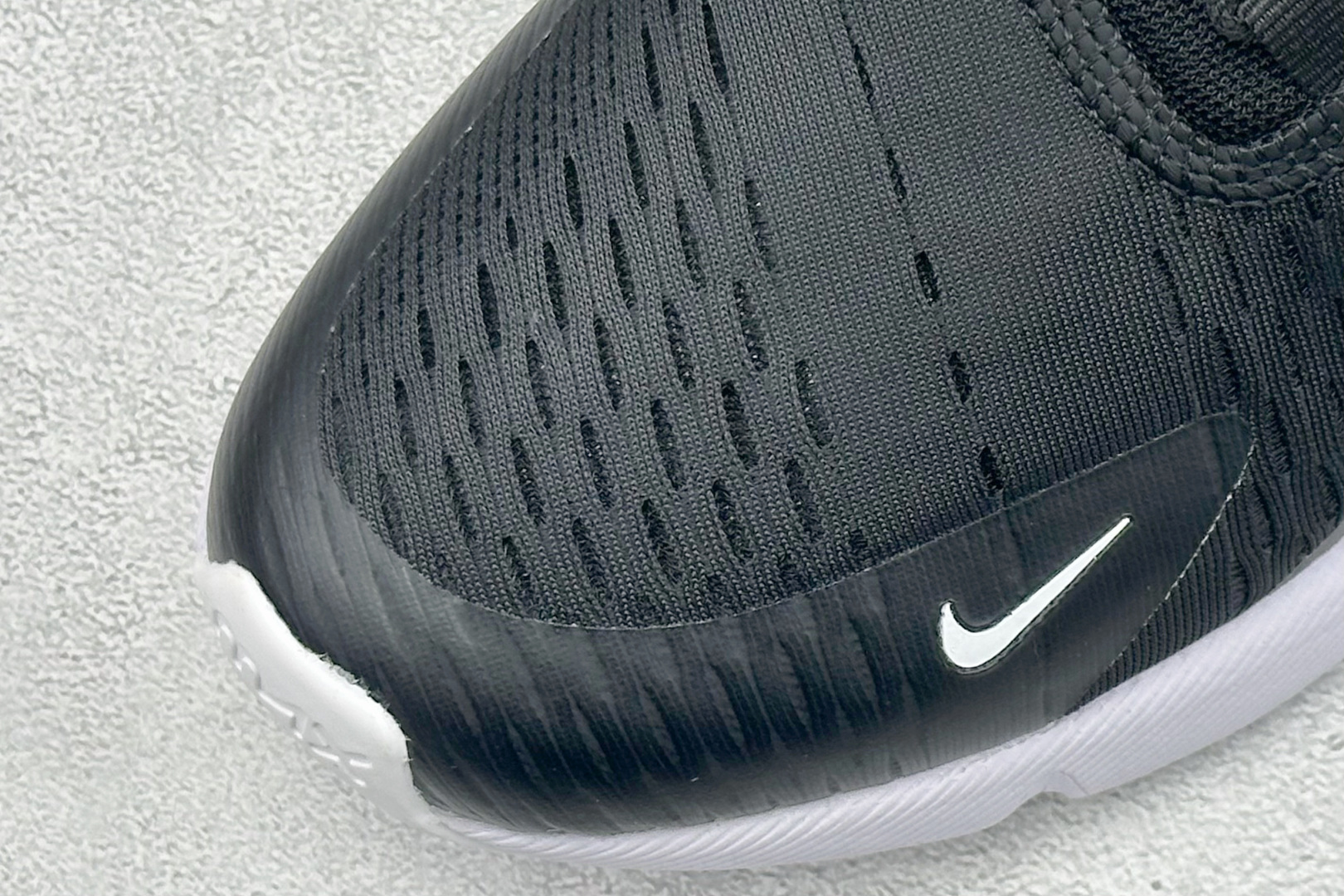 NIKE AIR MAX 270 FLYKNIT 混合科技 透气后掌半气垫慢跑鞋 兼具非凡优质外观和出色