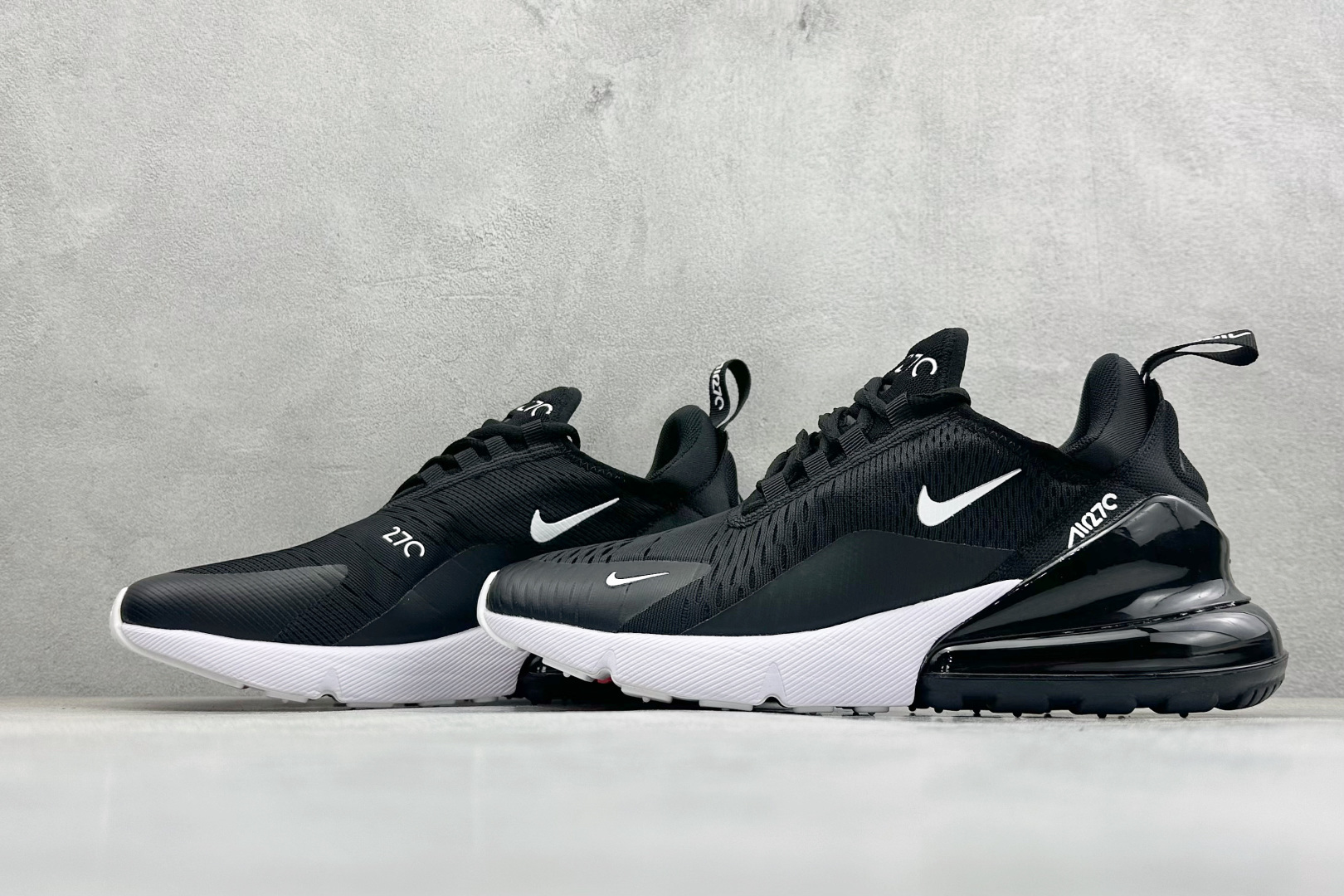 NIKE AIR MAX 270 FLYKNIT 混合科技 透气后掌半气垫慢跑鞋 兼具非凡优质外观和出色