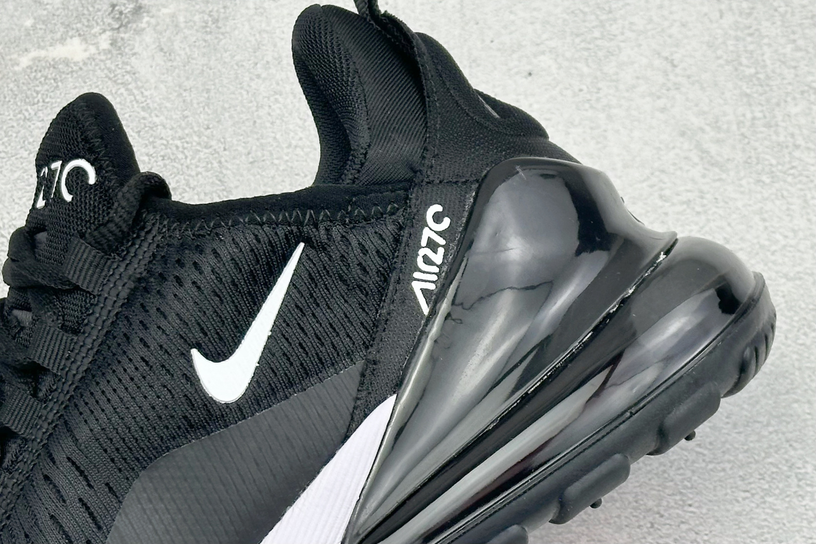 NIKE AIR MAX 270 FLYKNIT 混合科技 透气后掌半气垫慢跑鞋 兼具非凡优质外观和出色