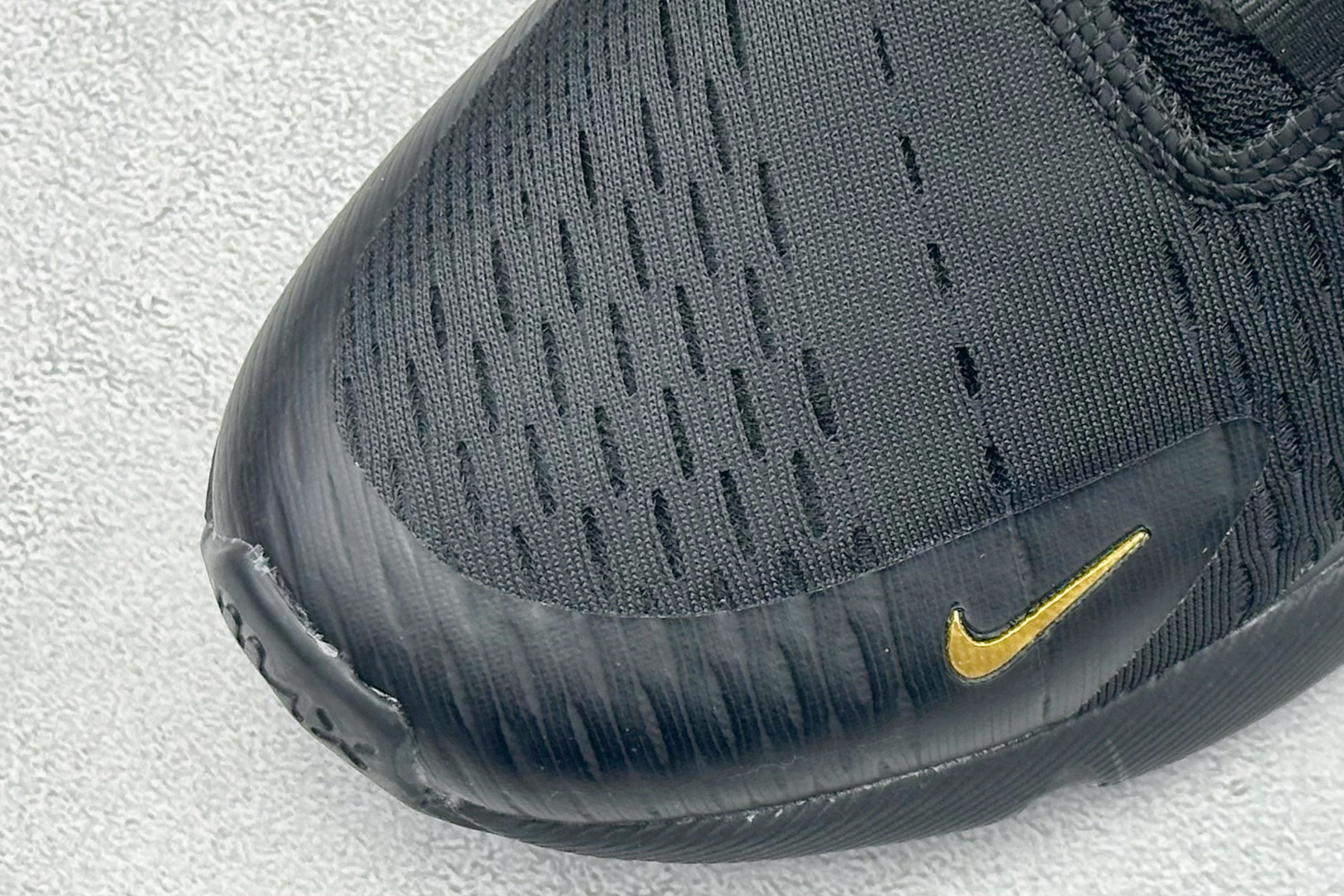 NIKE AIR MAX 270 FLYKNIT 混合科技 透气后掌半气垫慢跑鞋 兼具非凡优质外观和出色