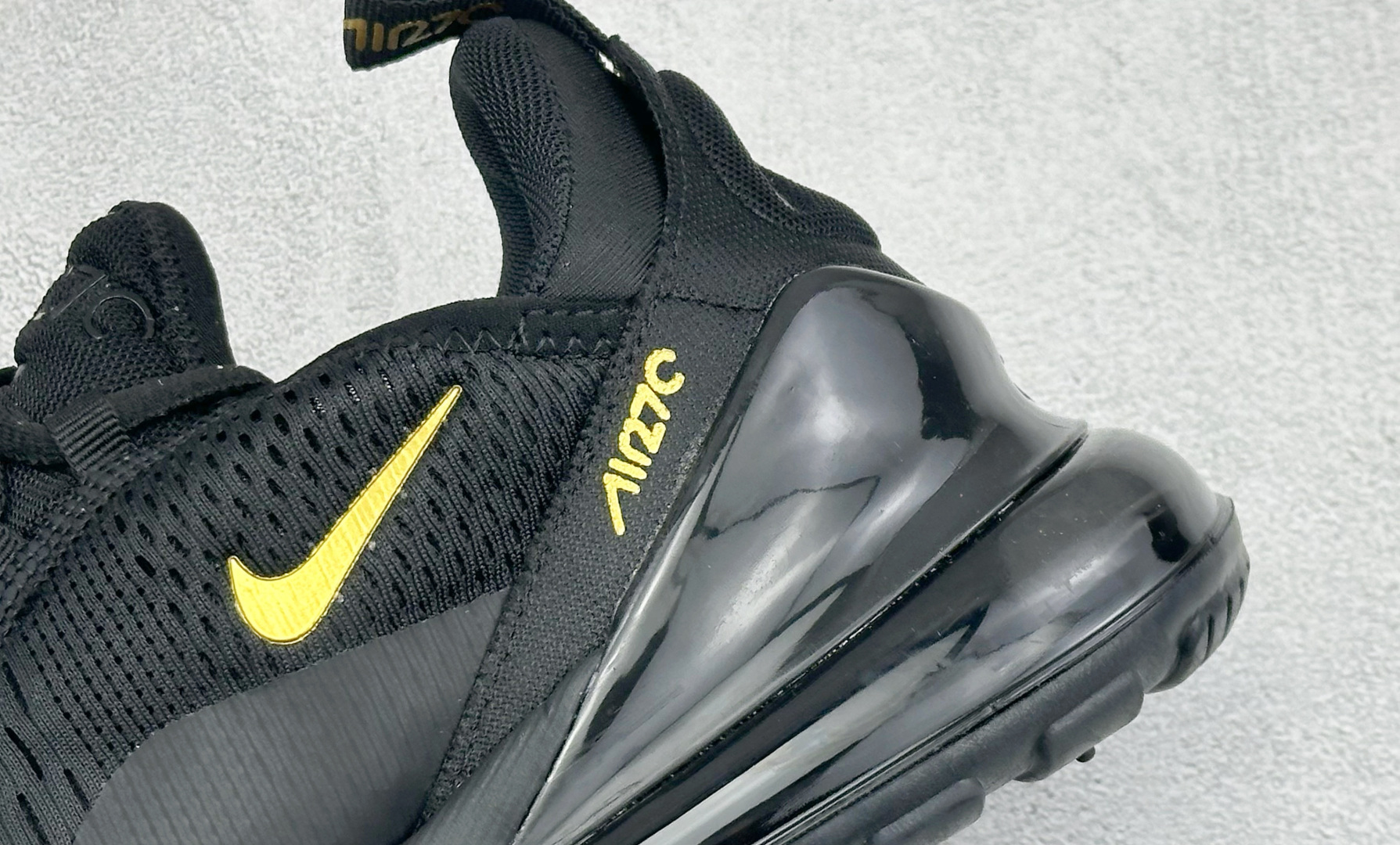 NIKE AIR MAX 270 FLYKNIT 混合科技 透气后掌半气垫慢跑鞋 兼具非凡优质外观和出色