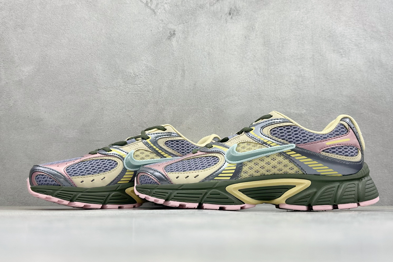 160 GS版 NK V5 RNR 舒适百搭跑步鞋 融合了复古与现代设计元素 IU3431-001-Chinese UA Cheap High Quatity Brand Clothes Bags handbags Sneakers wholesale wholesaler seller from China Factory suppliers Fashion Clothing Shoes best Quality Beautiful Price 160 GS版 NK V5 RNR 舒适百搭跑步鞋 融合了复古与现代设计元素 IU3431-001