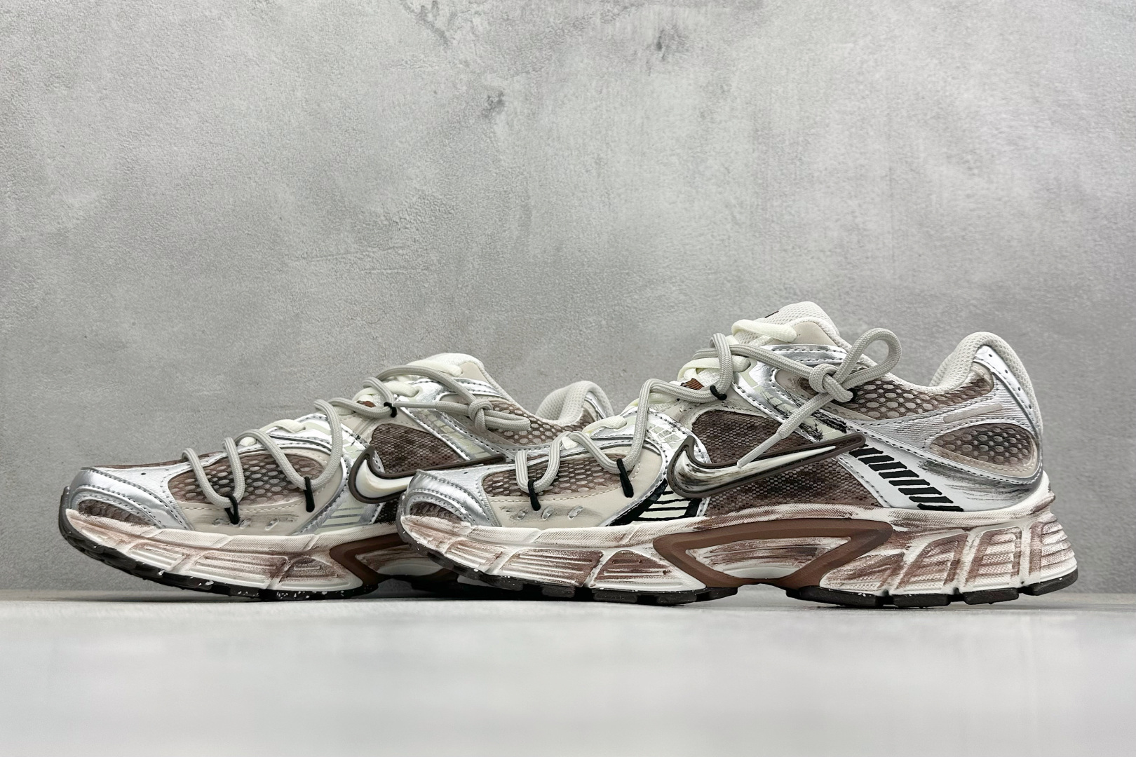 Nike V5 RNR 复古做旧 解构绑带 舒适百搭防滑耐磨 低帮跑步鞋 HQ7901-102-Top High Quatity Cheap Sneakers Fashion Clothing Clothes Bags handbags Shoes of all Brand wholesale With The best Quality And Beautiful Price from China Factory Chinese suppliers wholesaler seller Nike V5 RNR 复古做旧 解构绑带 舒适百搭防滑耐磨 低帮跑步鞋 HQ7901-102