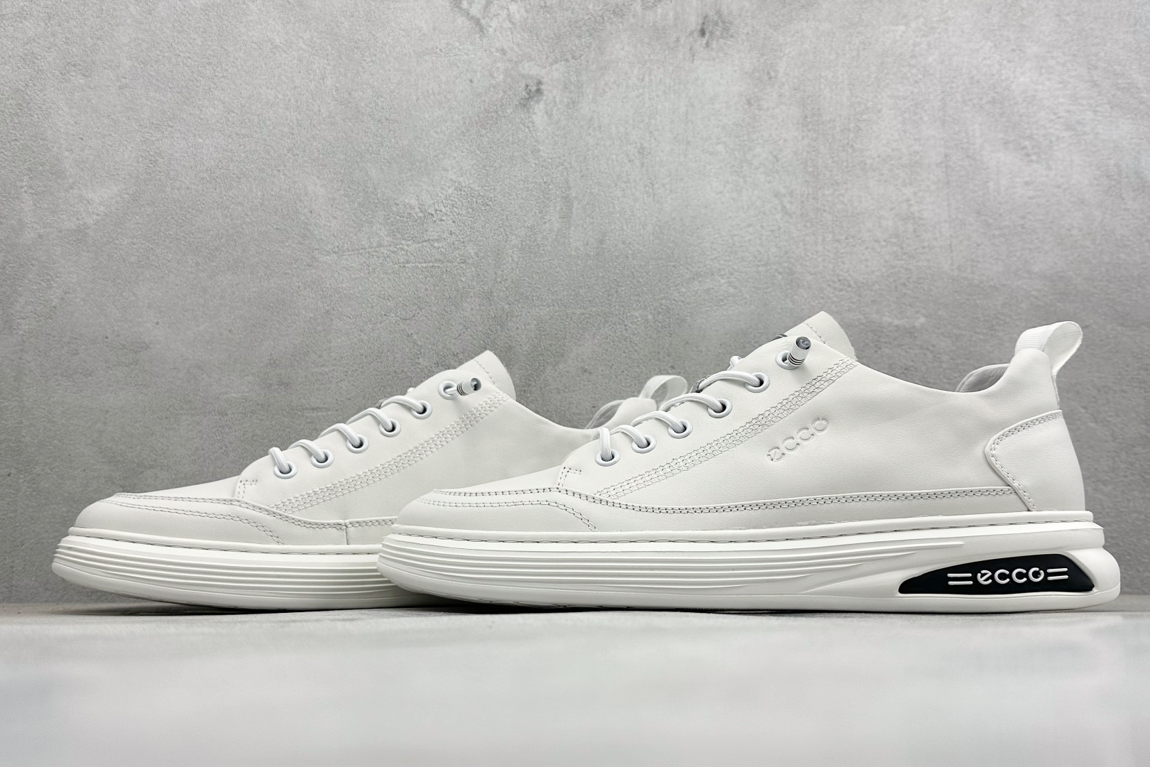 300 Ecco 爱步 春季新款柔酷系列 松紧带套脚休闲运动鞋 795286