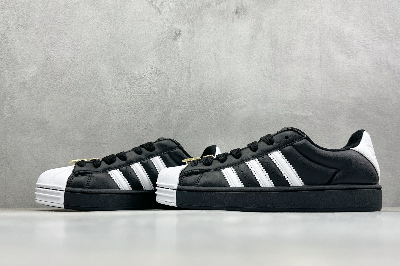 150 Adidas Superstar 2 ST 贝壳头3.0低帮休闲面包鞋 JR7444