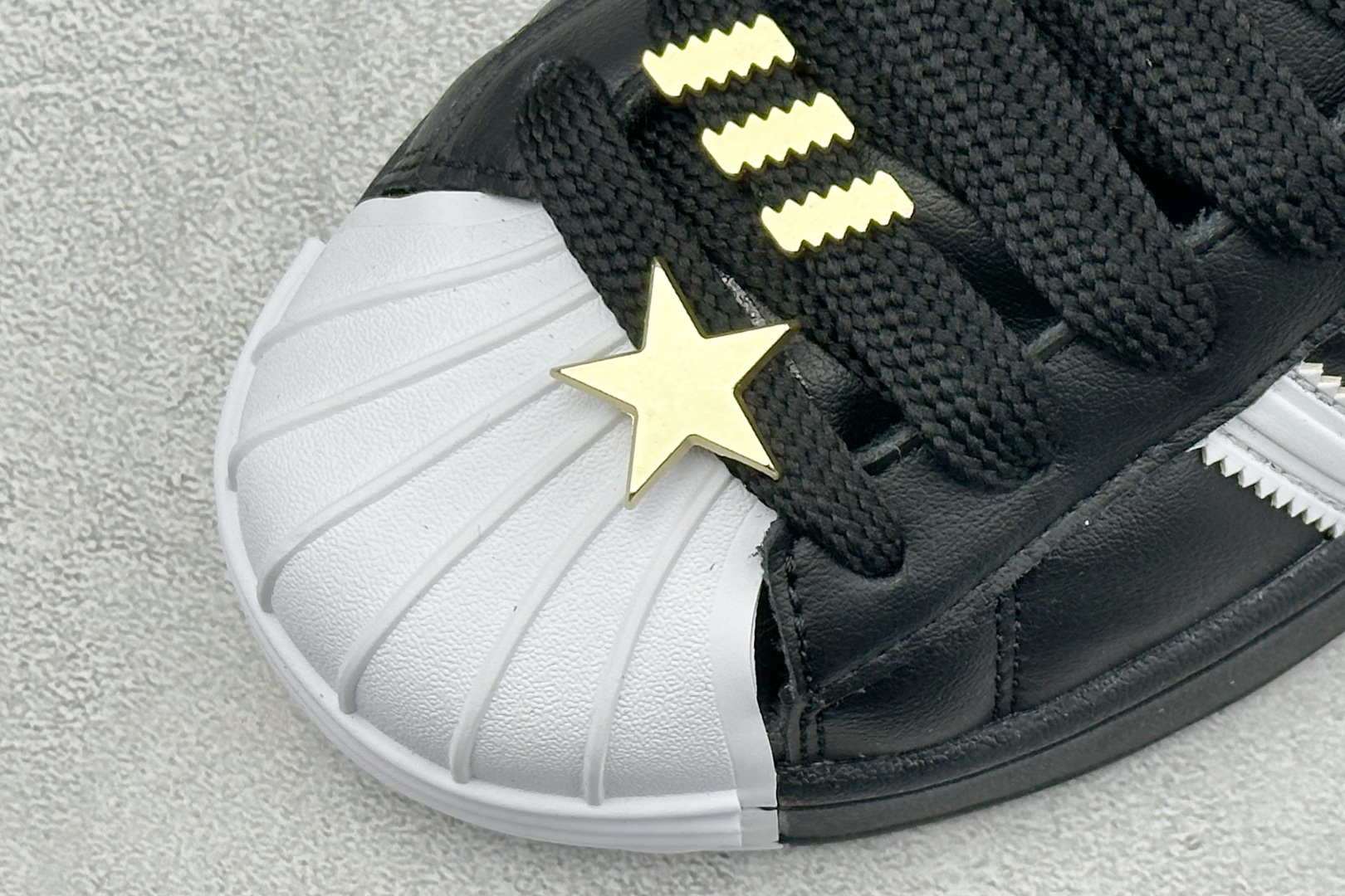 150 Adidas Superstar 2 ST 贝壳头3.0低帮休闲面包鞋 JR7444