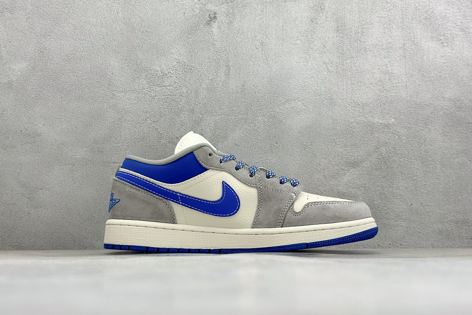 Travis Scott x AJ1 联名Burberry限定低帮板鞋 灰蓝撞色+经典TB老花满印 LD8888-016-Top High Quatity Cheap Sneakers Fashion Clothing Clothes Bags handbags Shoes of all Brand wholesale With The best Quality And Beautiful Price from China Factory Chinese suppliers wholesaler seller Travis Scott x AJ1 联名Burberry限定低帮板鞋 灰蓝撞色+经典TB老花满印 LD8888-016