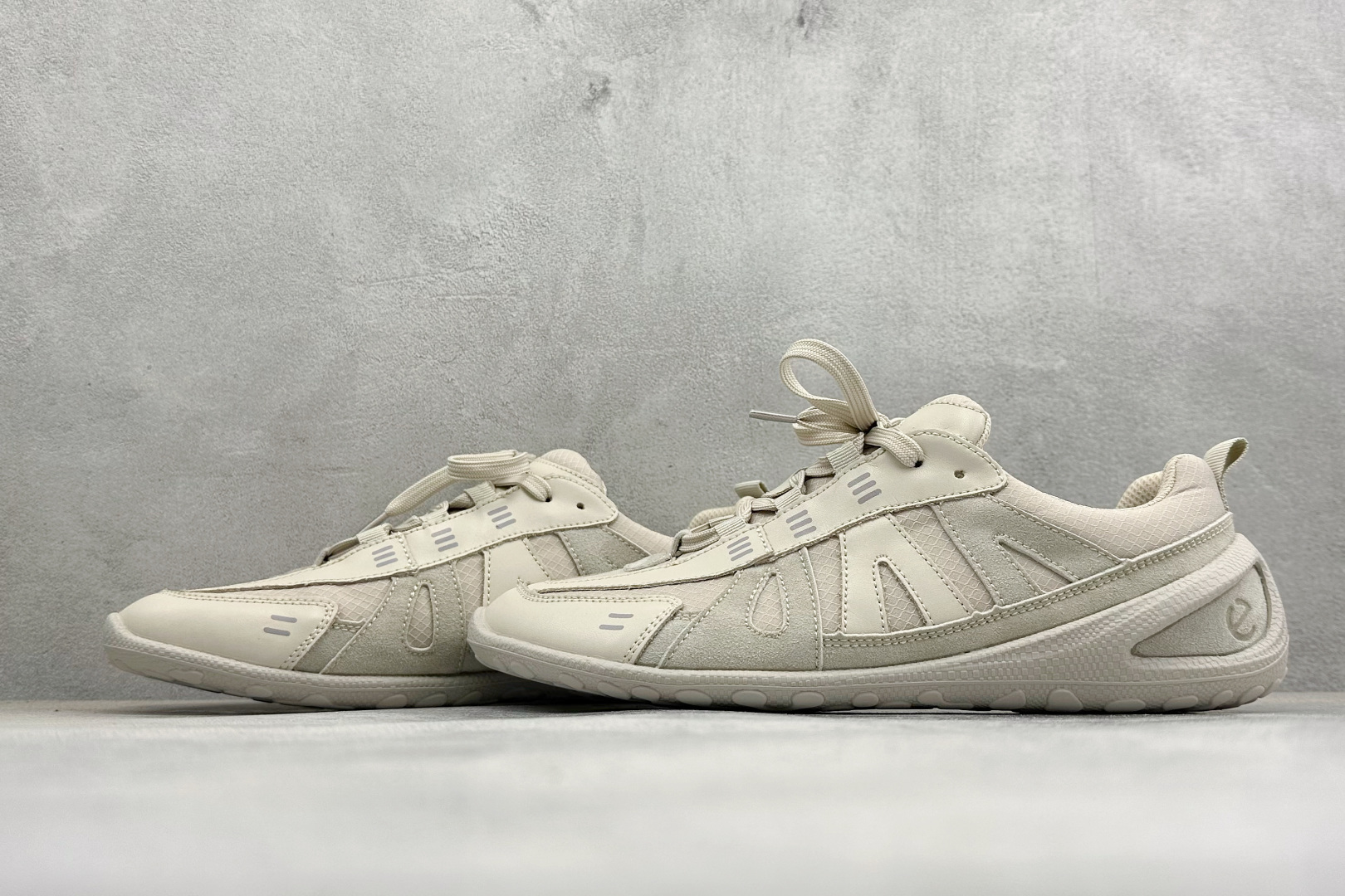 230 W1版Ecco/爱步 BIOM LITE系列 百搭时尚舒适平底低帮生活休闲鞋 802434