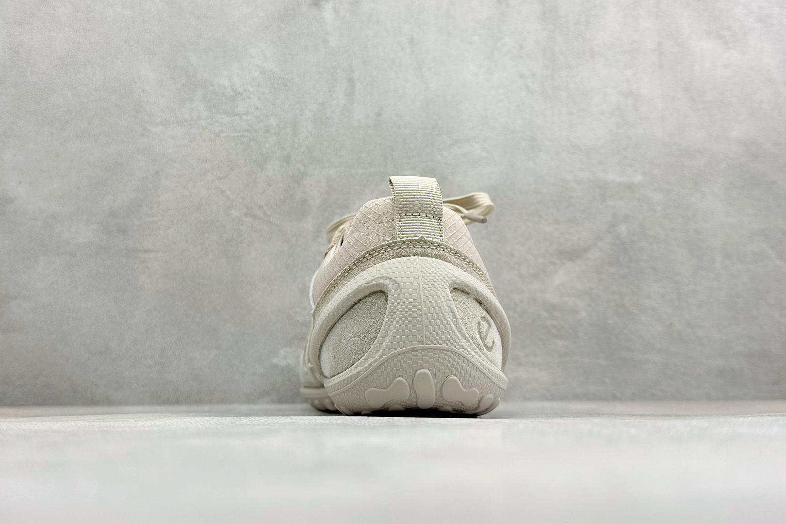 230 W1版Ecco/爱步 BIOM LITE系列 百搭时尚舒适平底低帮生活休闲鞋 802434