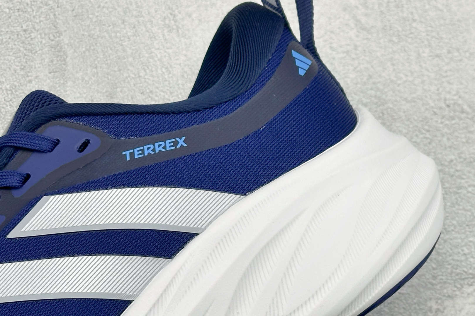 Adidas TERREX 2.0 复古耐磨轻便户外运动休闲跑鞋货号：D68993尺码：40-45编码：