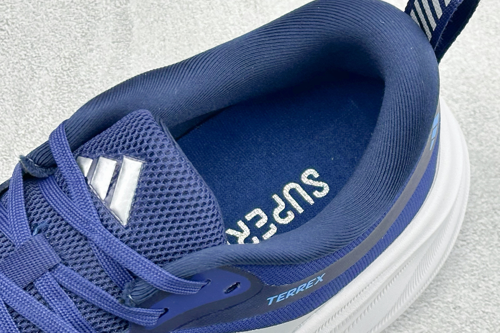 Adidas TERREX 2.0 复古耐磨轻便户外运动休闲跑鞋货号：D68993尺码：40-45编码：