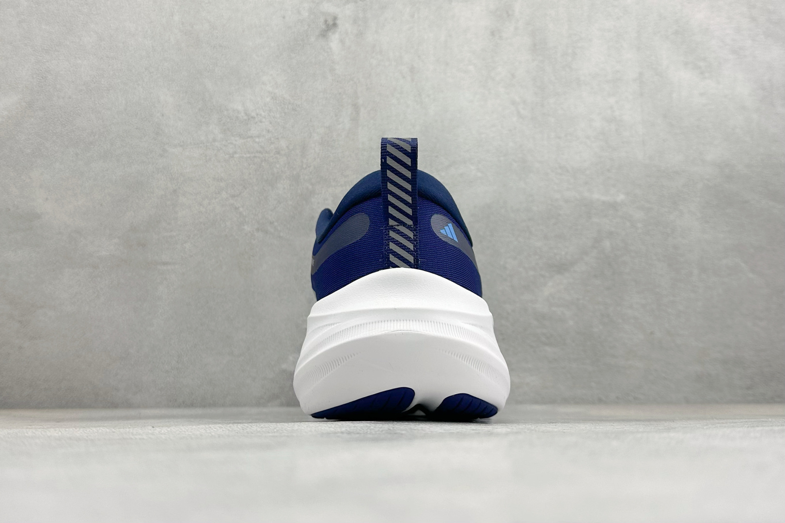 Adidas TERREX 2.0 复古耐磨轻便户外运动休闲跑鞋货号：D68993尺码：40-45编码：